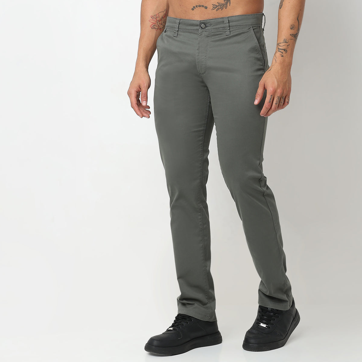 Regular Fit Solid Mid Rise Chinos