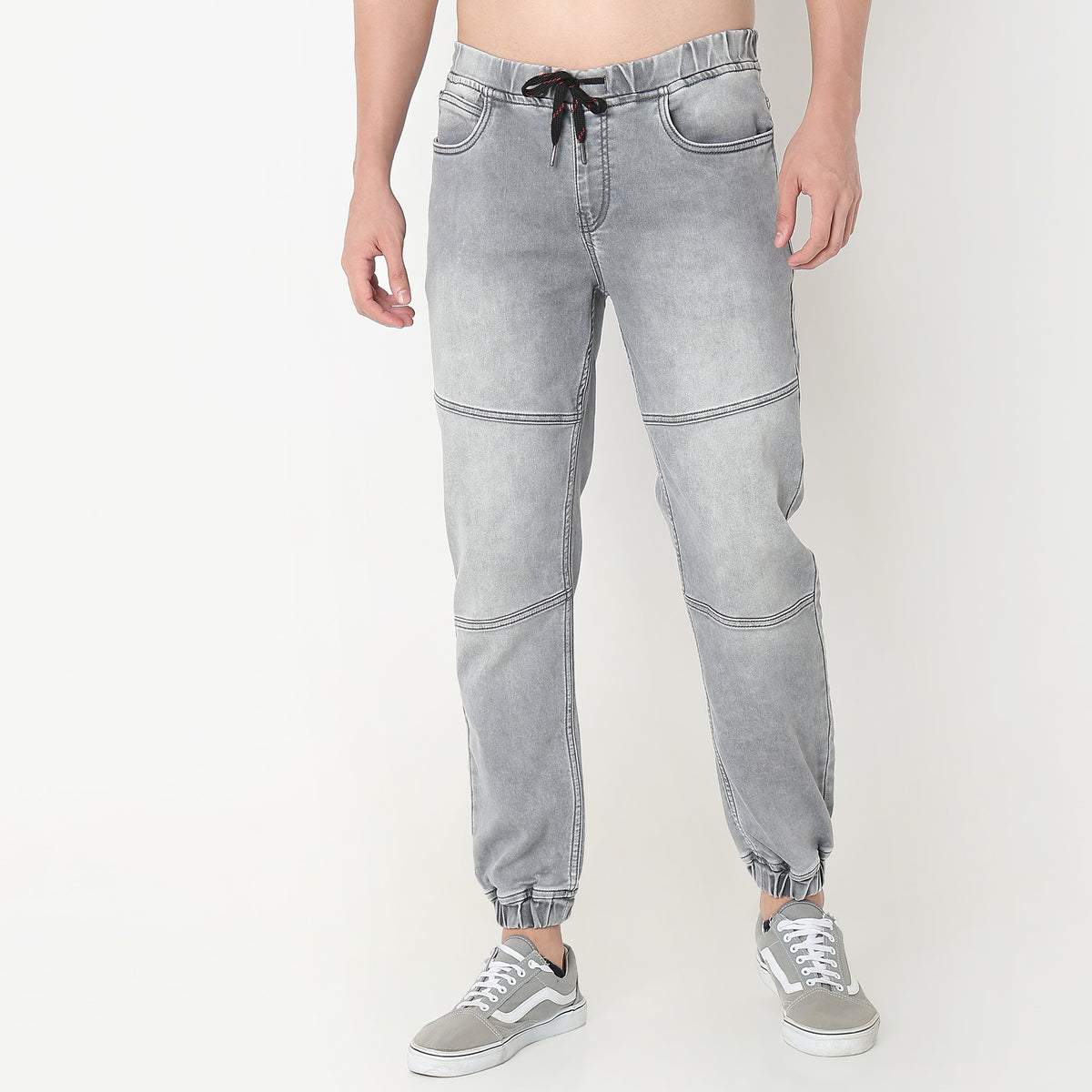 Regular Fit Solid Mid Rise Jeans