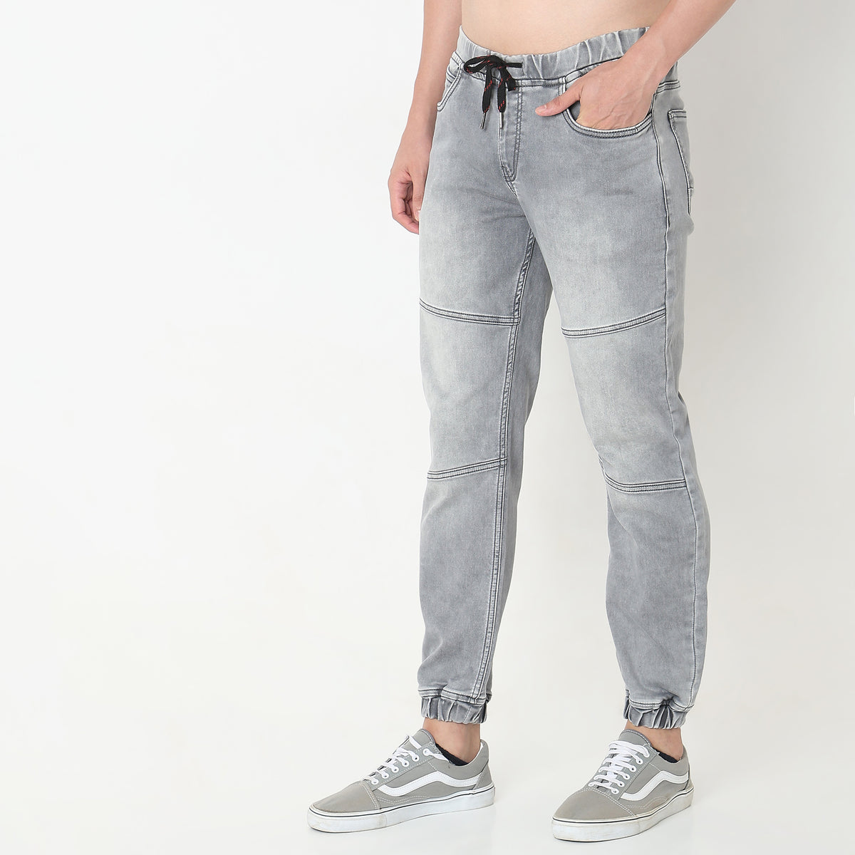 Regular Fit Solid Mid Rise Jeans