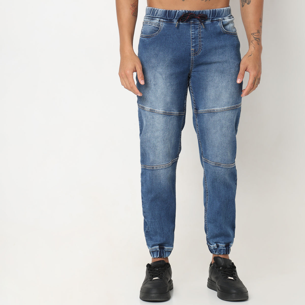 Regular Fit Solid Mid Rise Jeans