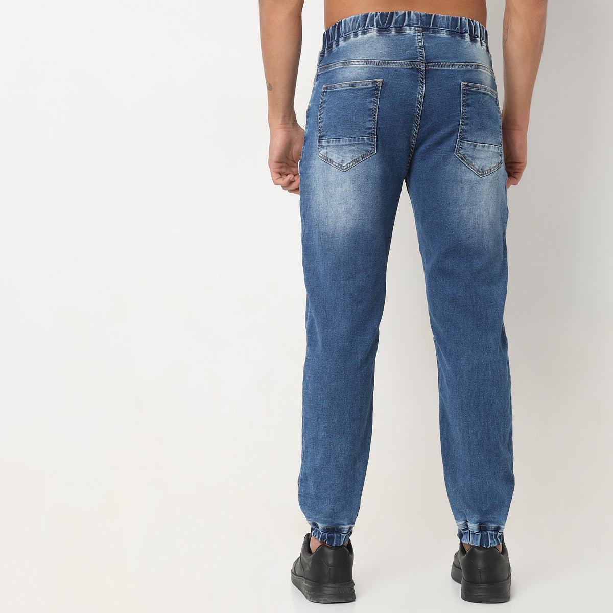 Regular Fit Solid Mid Rise Jeans