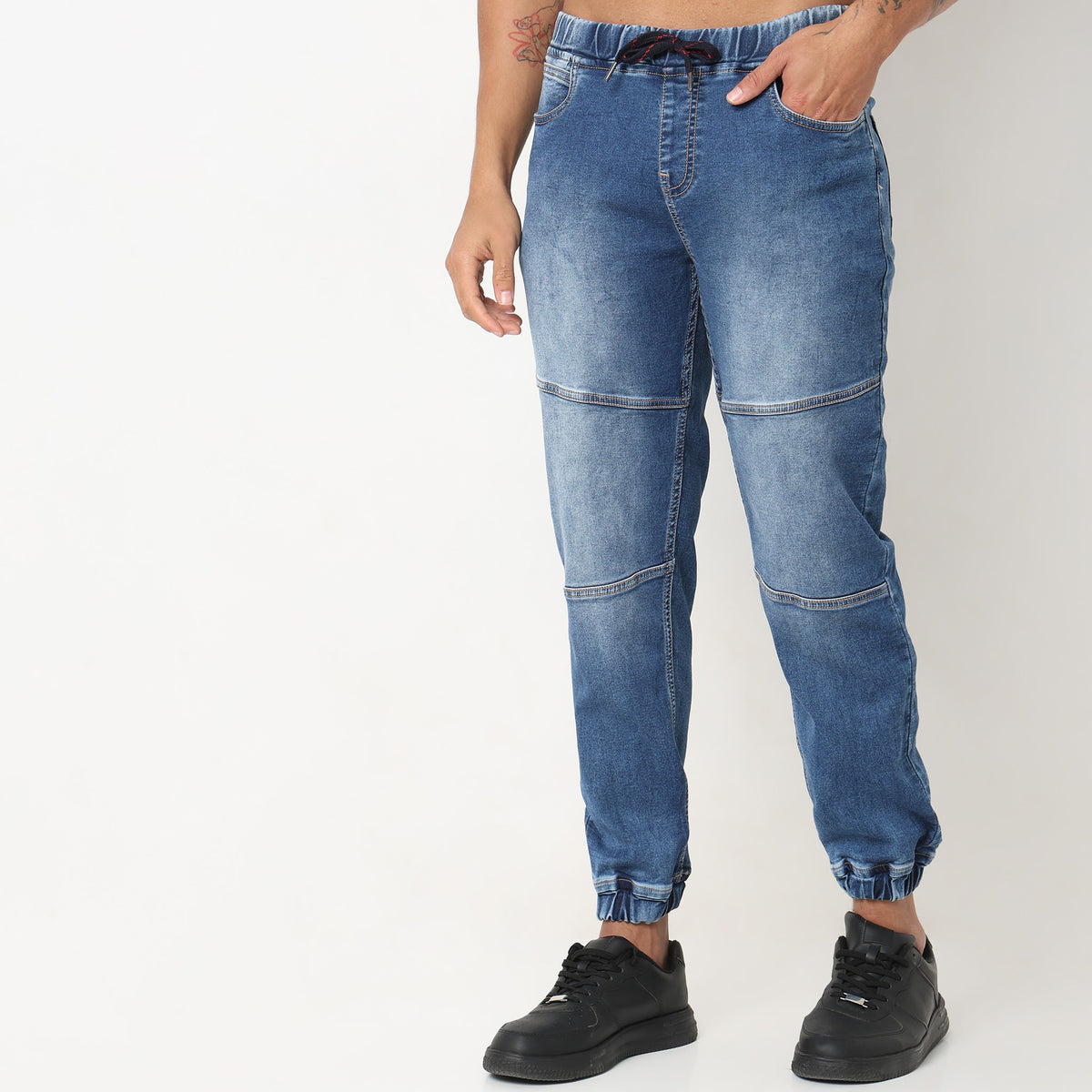 Regular Fit Solid Mid Rise Jeans