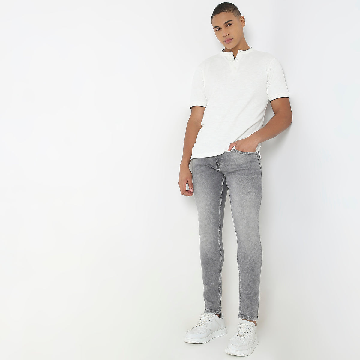 Skinny Fit Solid Mid Rise Jeans