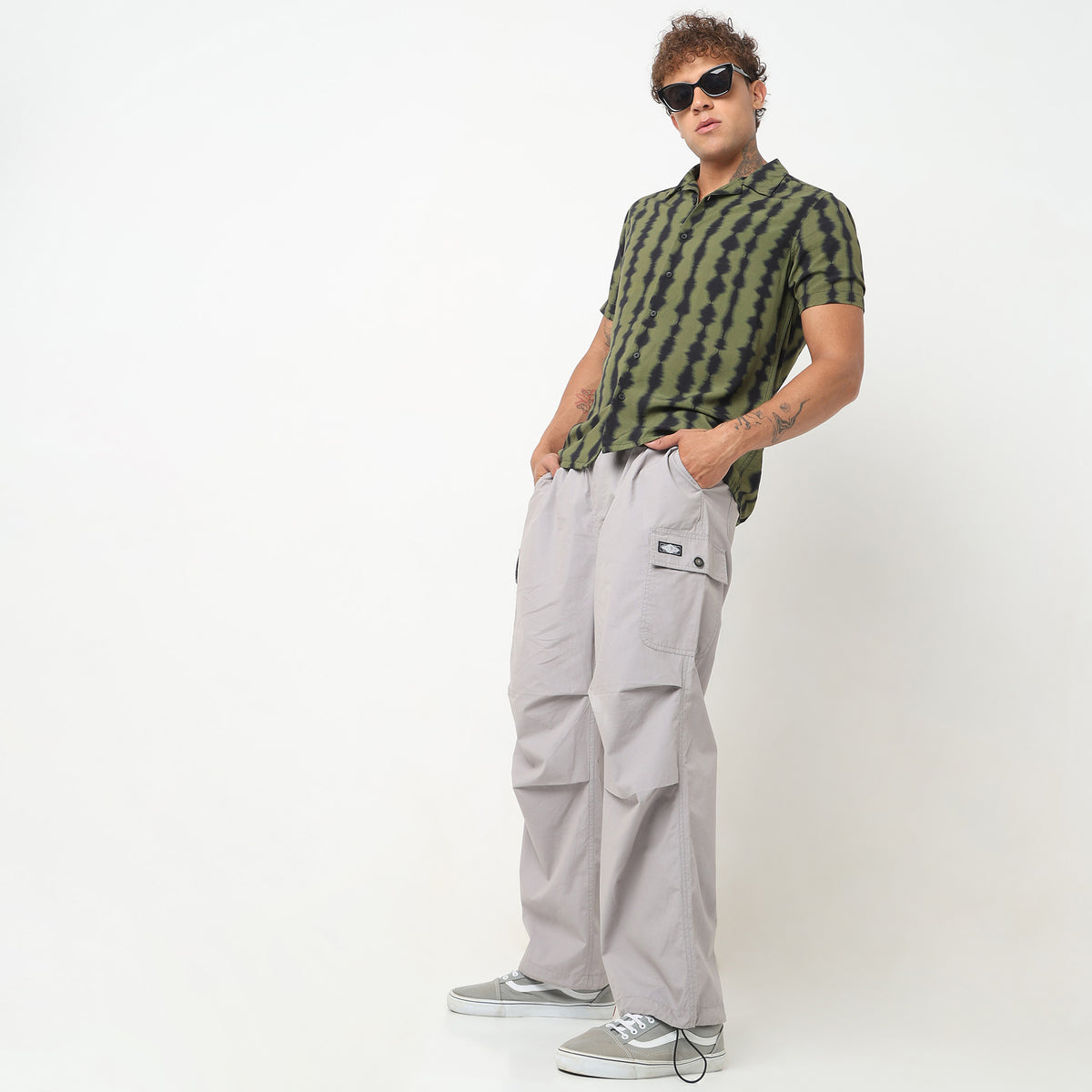 Regular Fit Solid Mid Rise Cargos