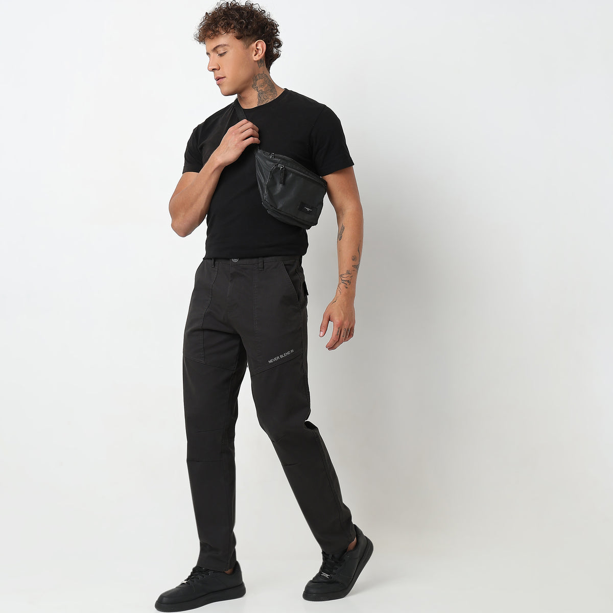 Regular Fit Solid Mid Rise Pants