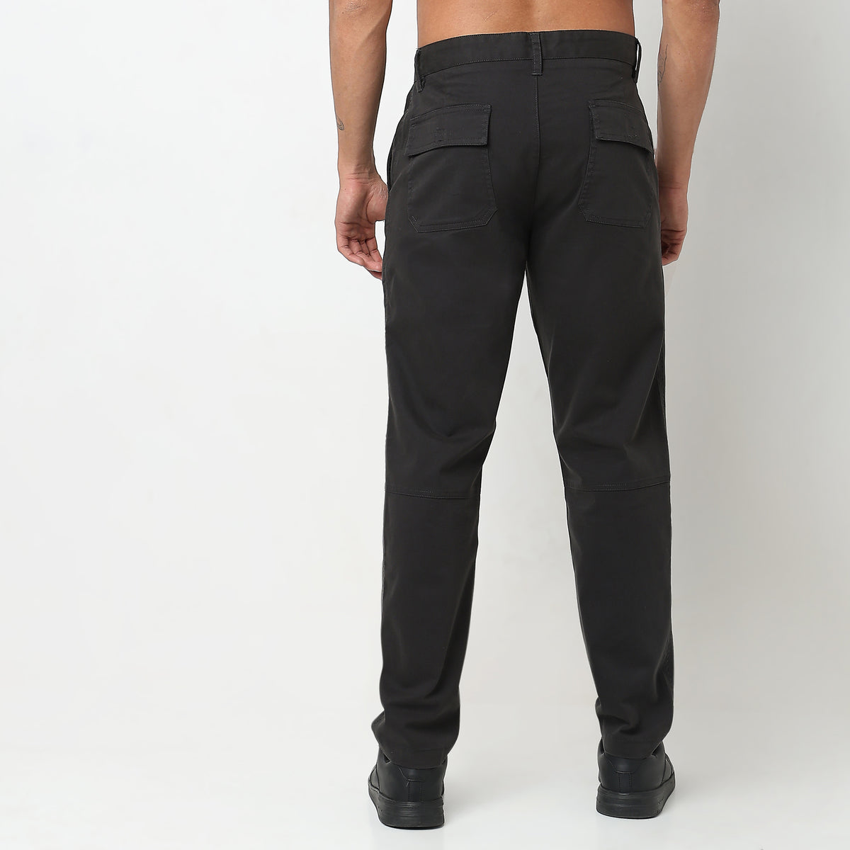 Regular Fit Solid Mid Rise Pants