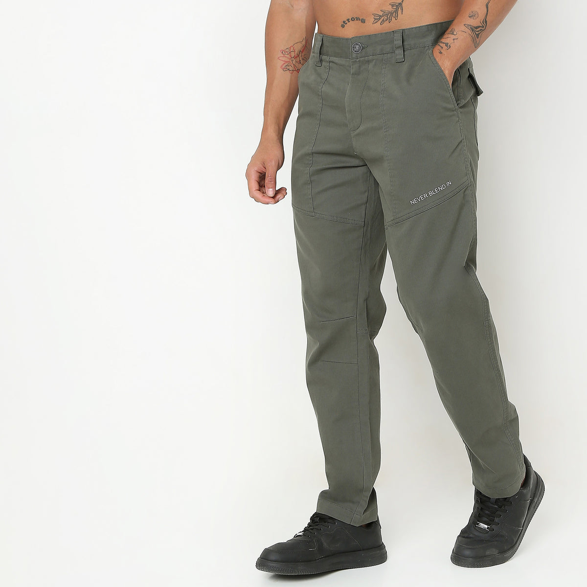 Regular Fit Solid Mid Rise Pants