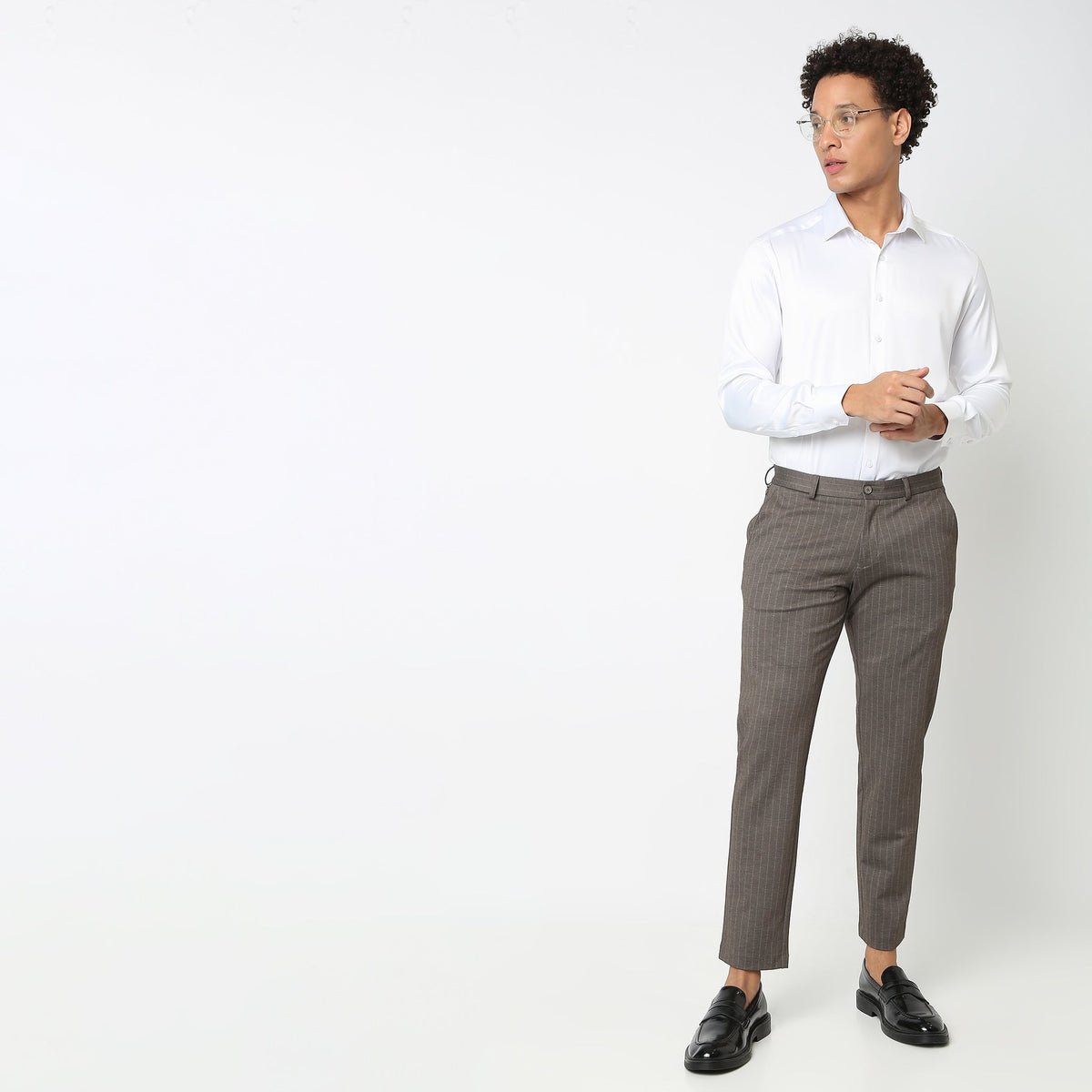 Regular Fit Solid Mid Rise Trousers