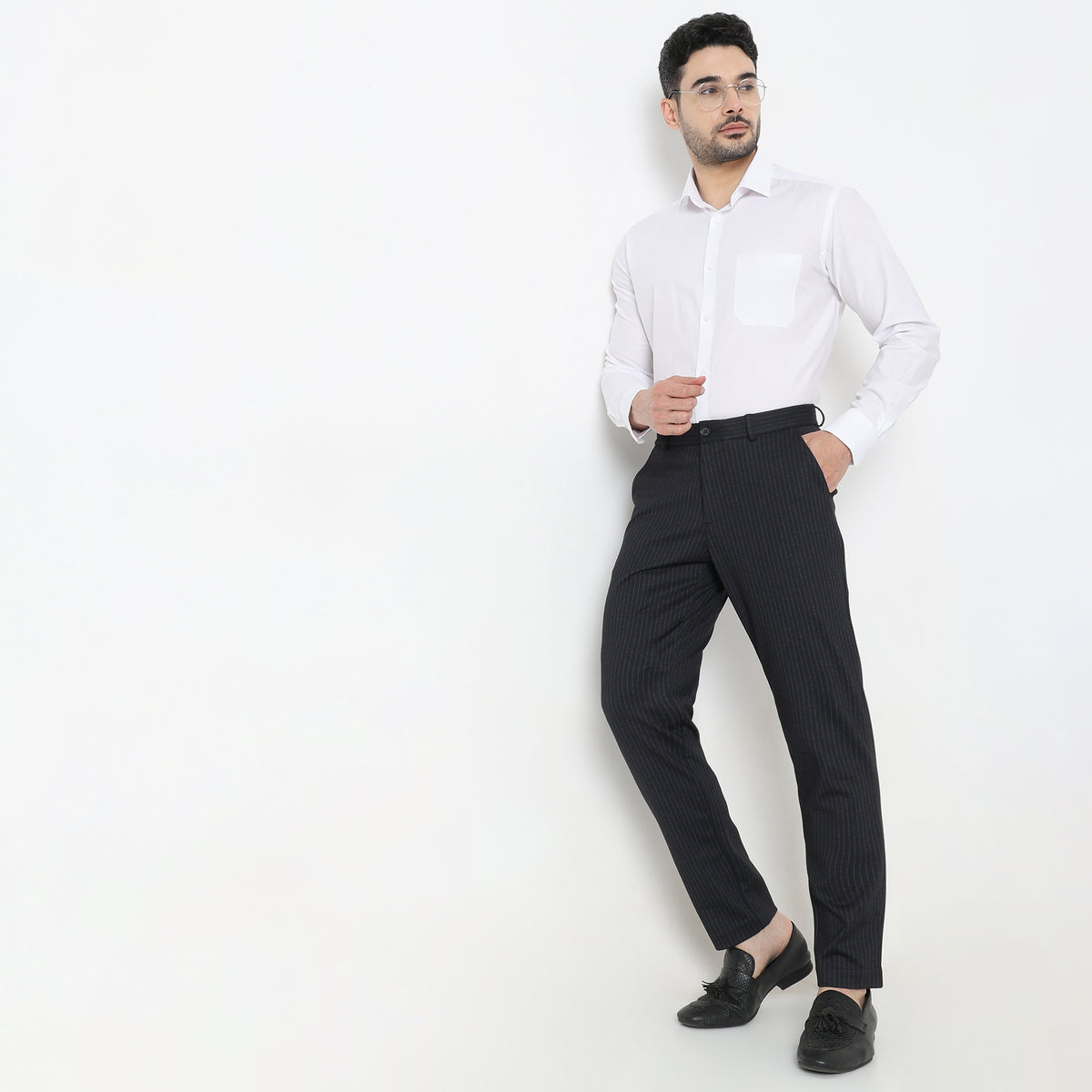 Regular Fit Solid Mid Rise Trousers