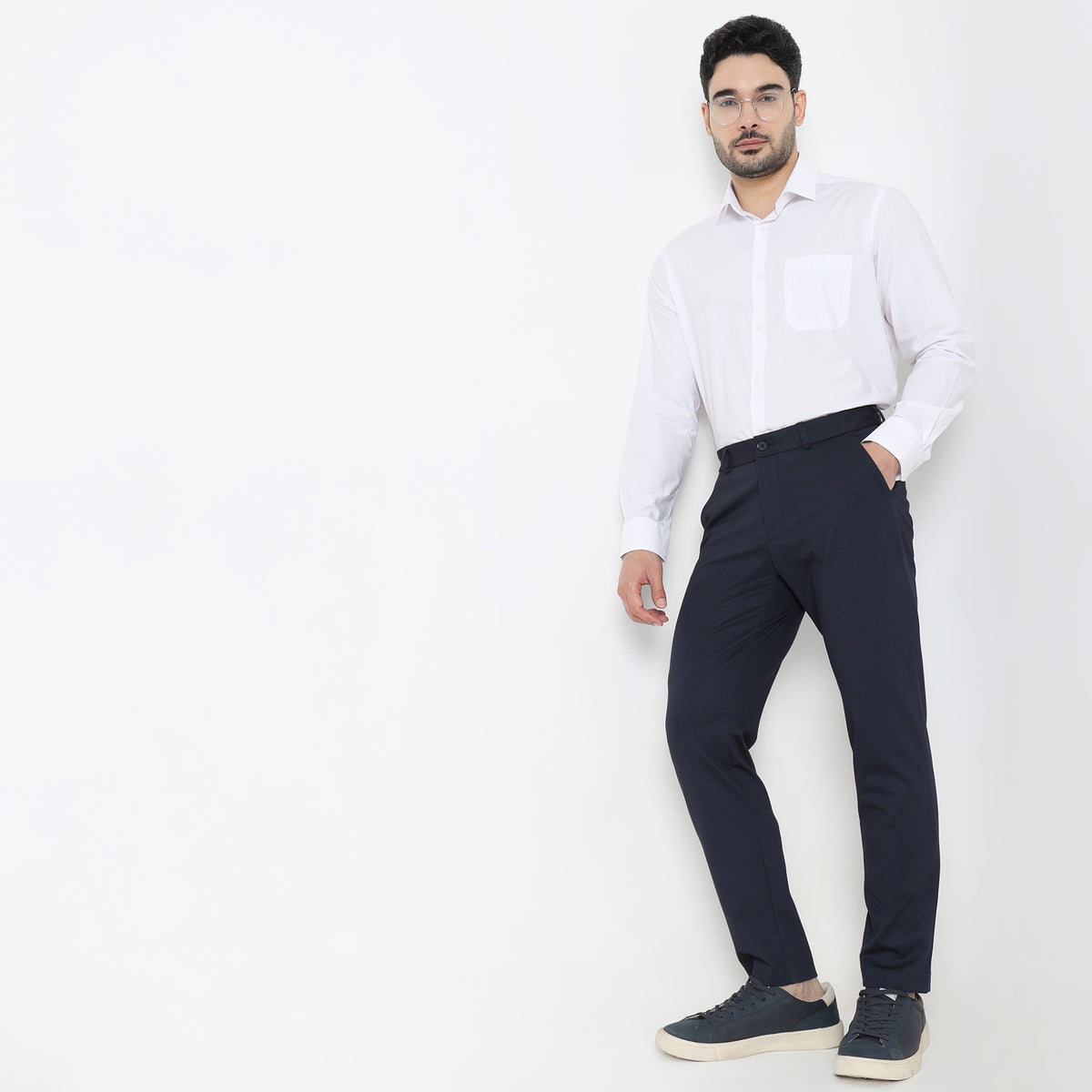 Regular Fit Solid Mid Rise Trousers