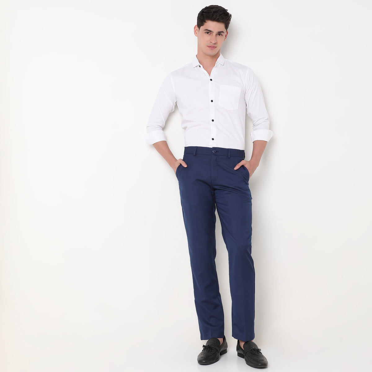 Regular Fit Solid Mid Rise Trousers