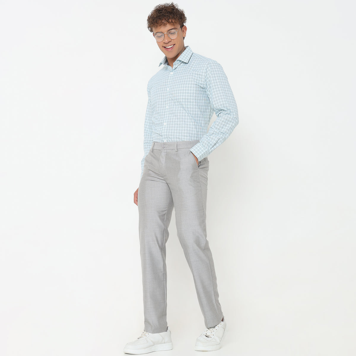 Regular Fit Solid Mid Rise Trousers