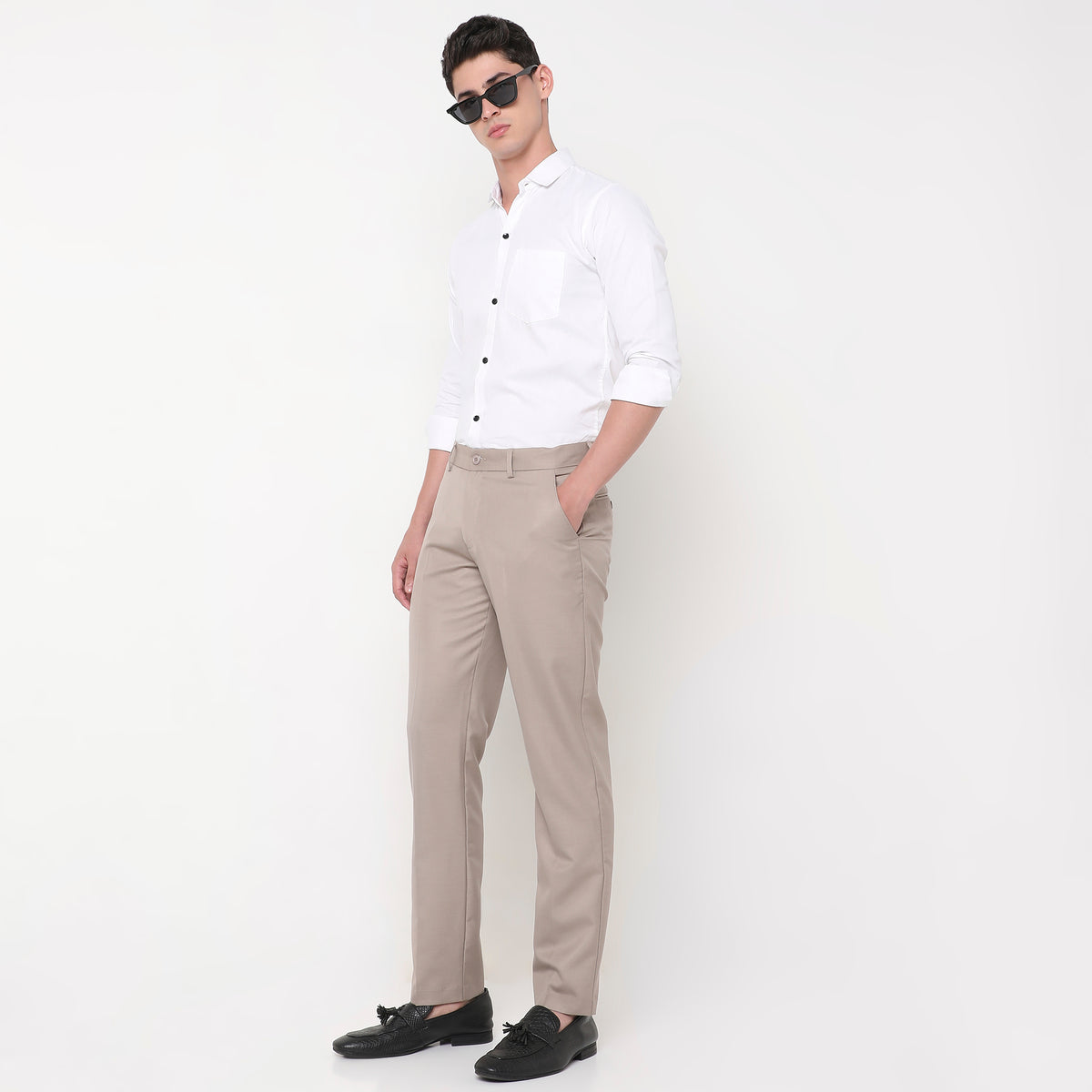 Regular Fit Solid Mid Rise Trousers