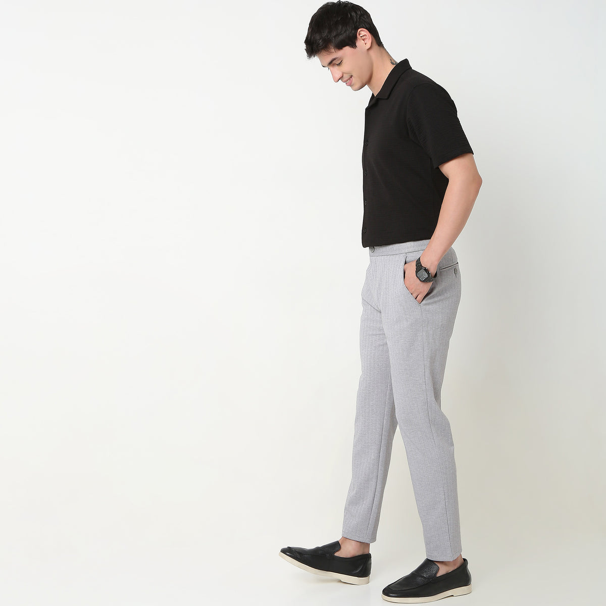 Regular Fit Solid Mid Rise Trousers