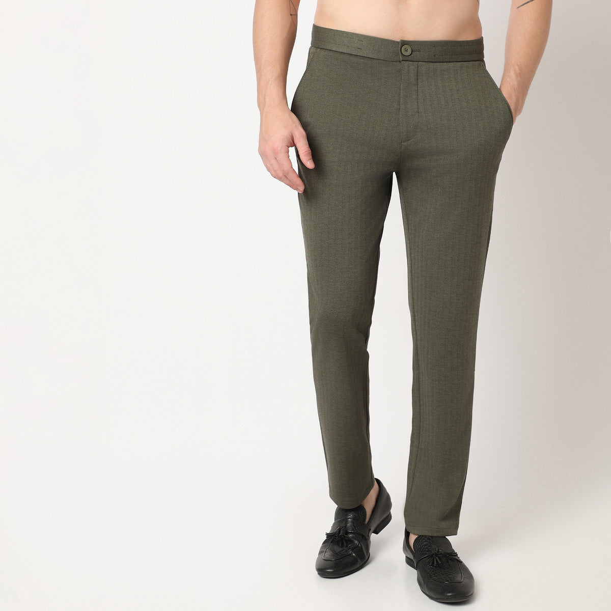 Regular Fit Solid Mid Rise Trousers