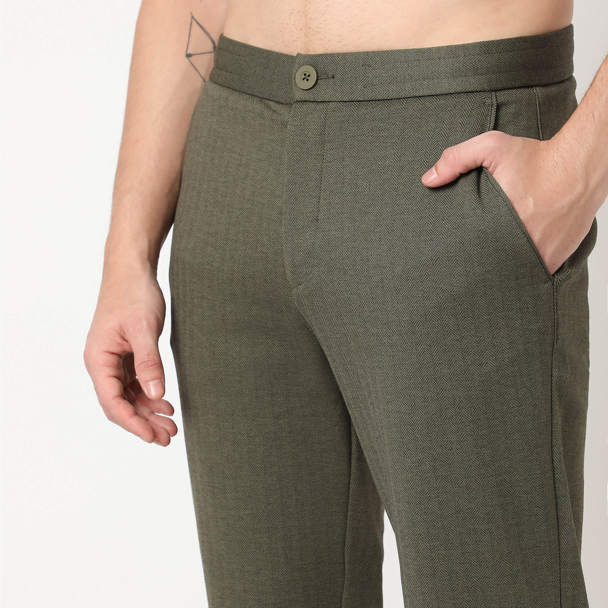 Regular Fit Solid Mid Rise Trousers