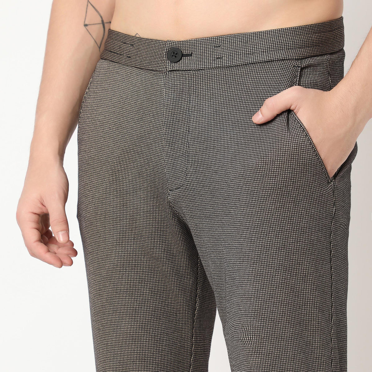 Regular Fit Solid Mid Rise Trousers