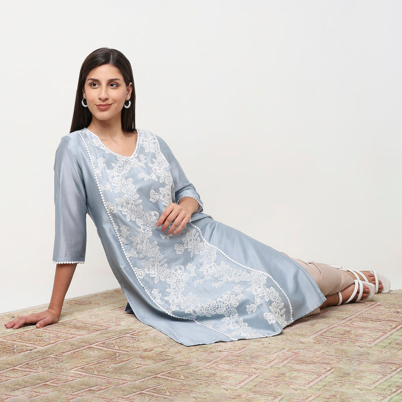 Straight Fit Embroidered Kurta