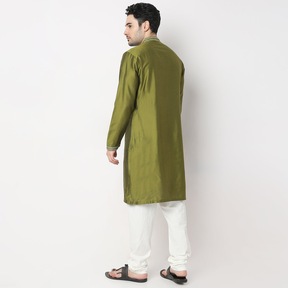 Regular Fit Embroidered Kurta