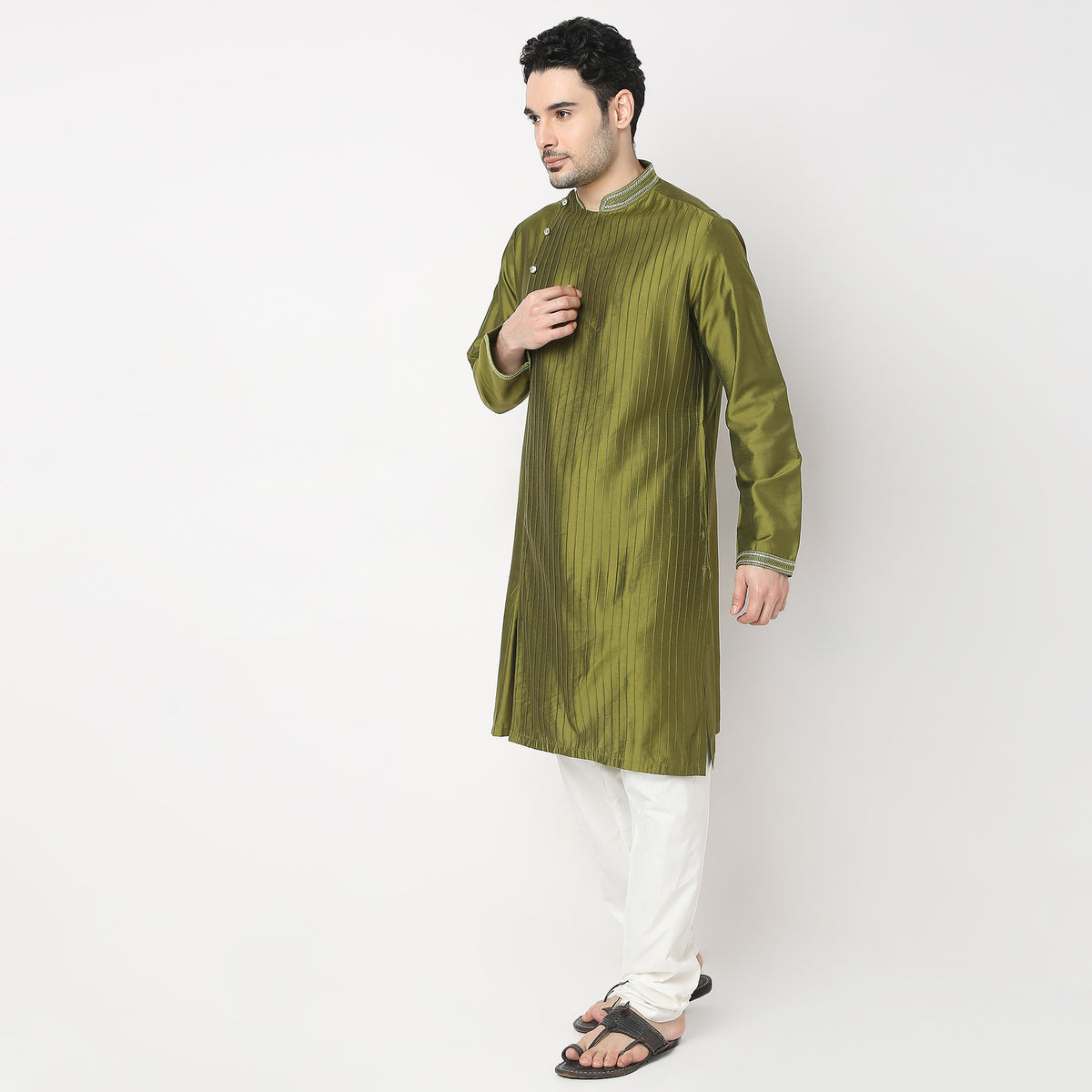 Regular Fit Embroidered Kurta