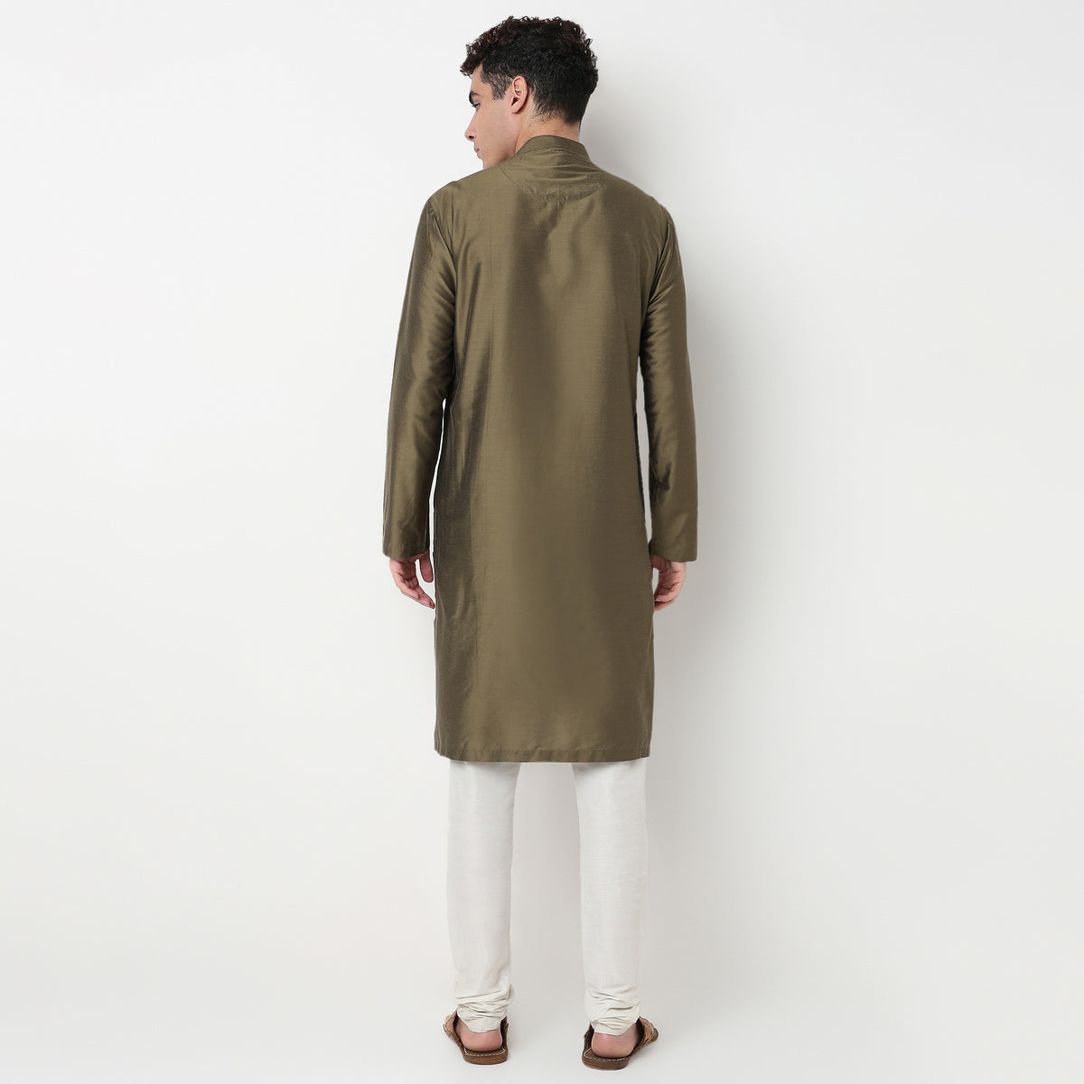 Buy Men Straight Fit Embroidered Full Sleeve Kurta  - Style Union