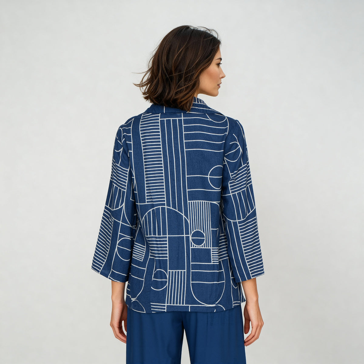 Square Neck Full Sleeve Straight Cut Printed Shrug