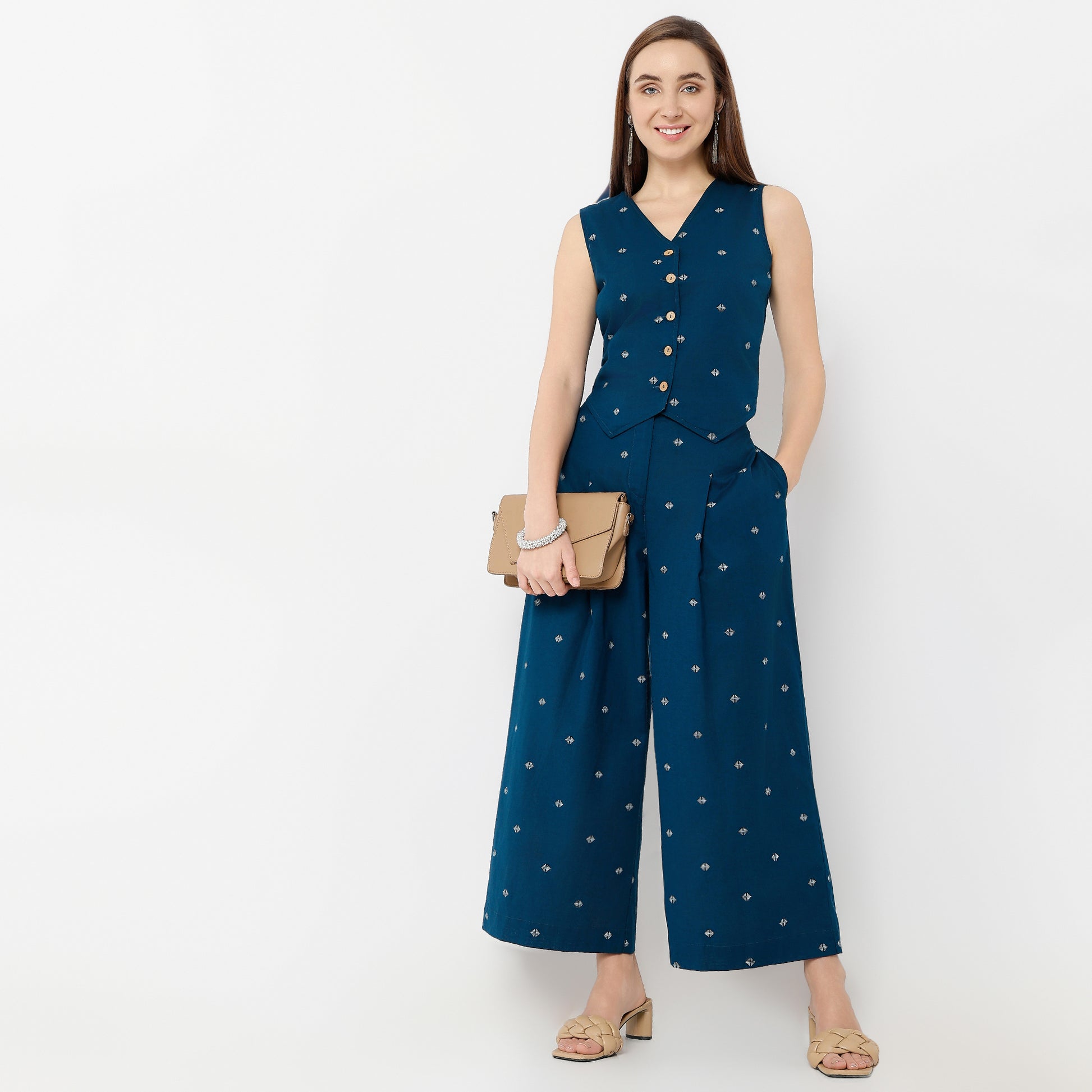 Straight Fit Printed V-Neck Crop Top