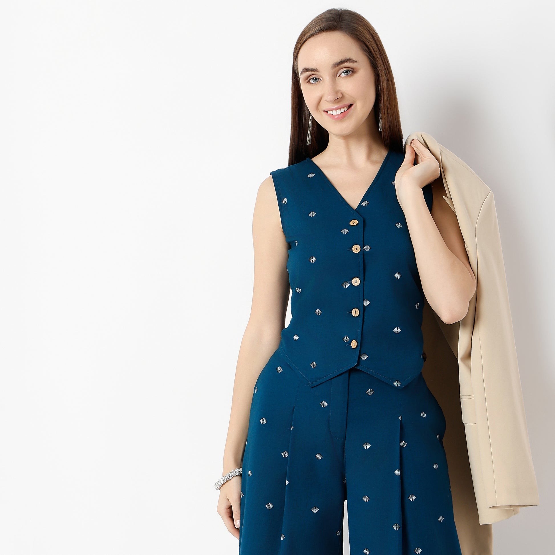 Straight Fit Printed V-Neck Crop Top