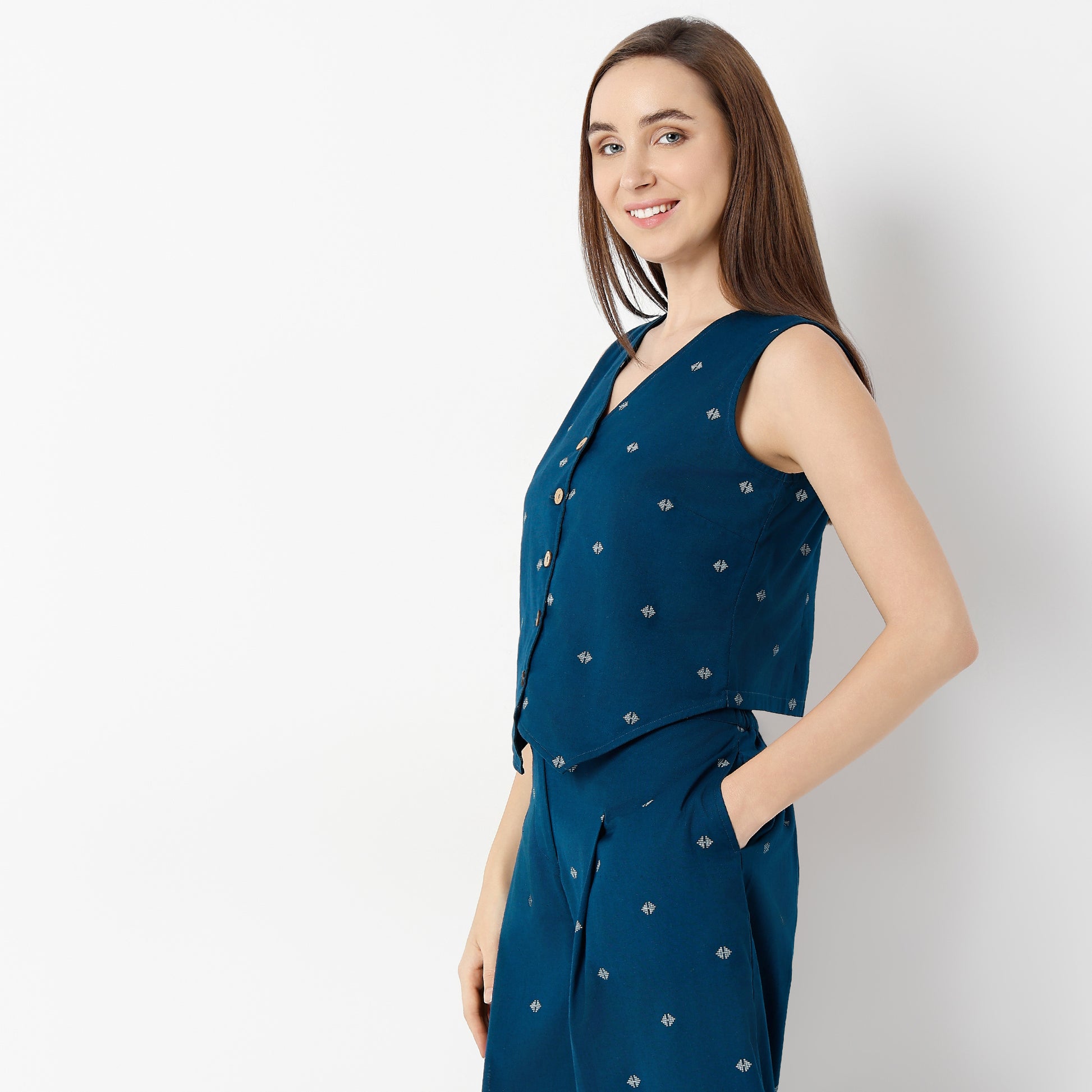 Straight Fit Printed V-Neck Crop Top