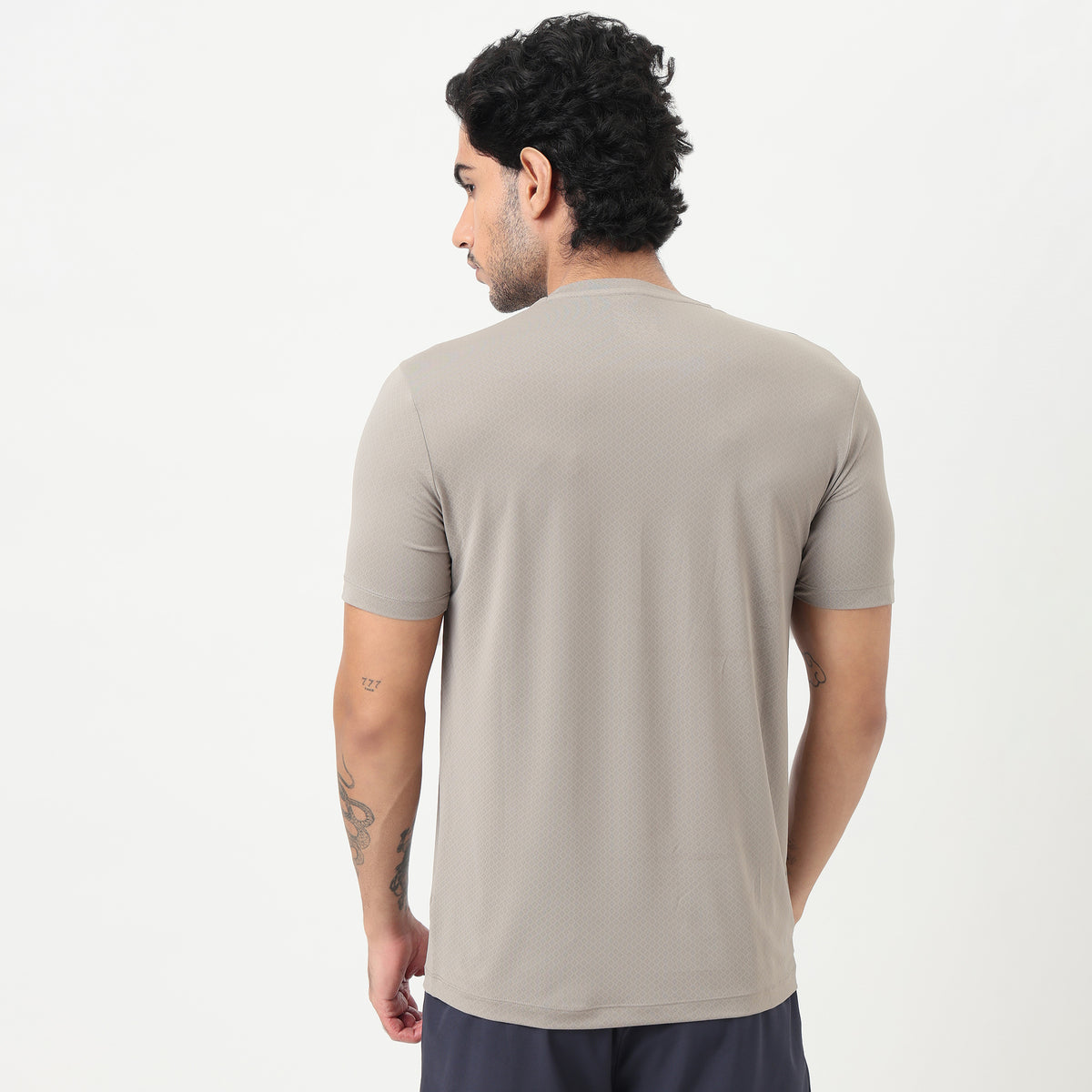 Gym Tee – Airdry® – Lightweight Comfort for Everyday Movement