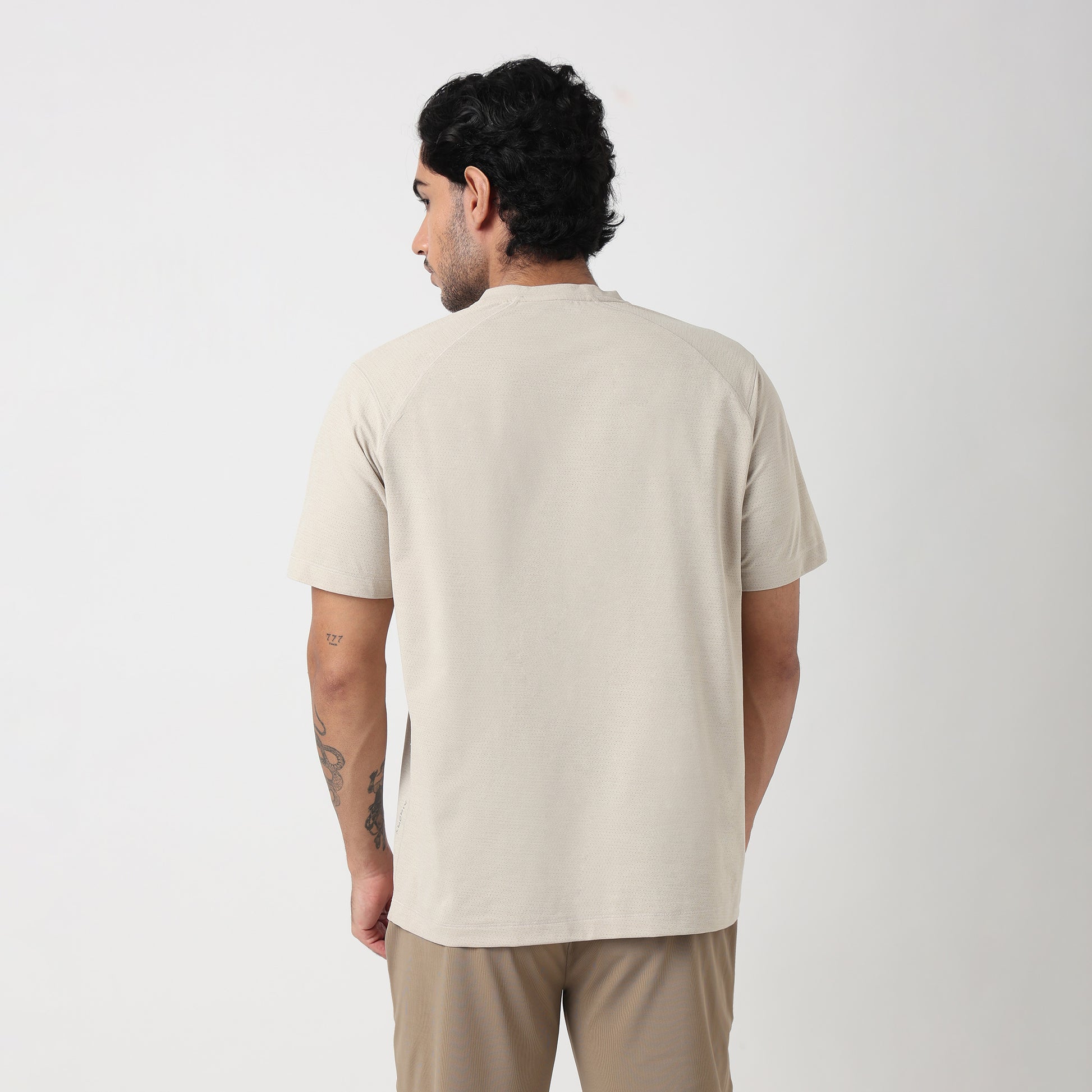 Muscletee – Airdry® – Henly Neck Tee with Regular Fit Comfort