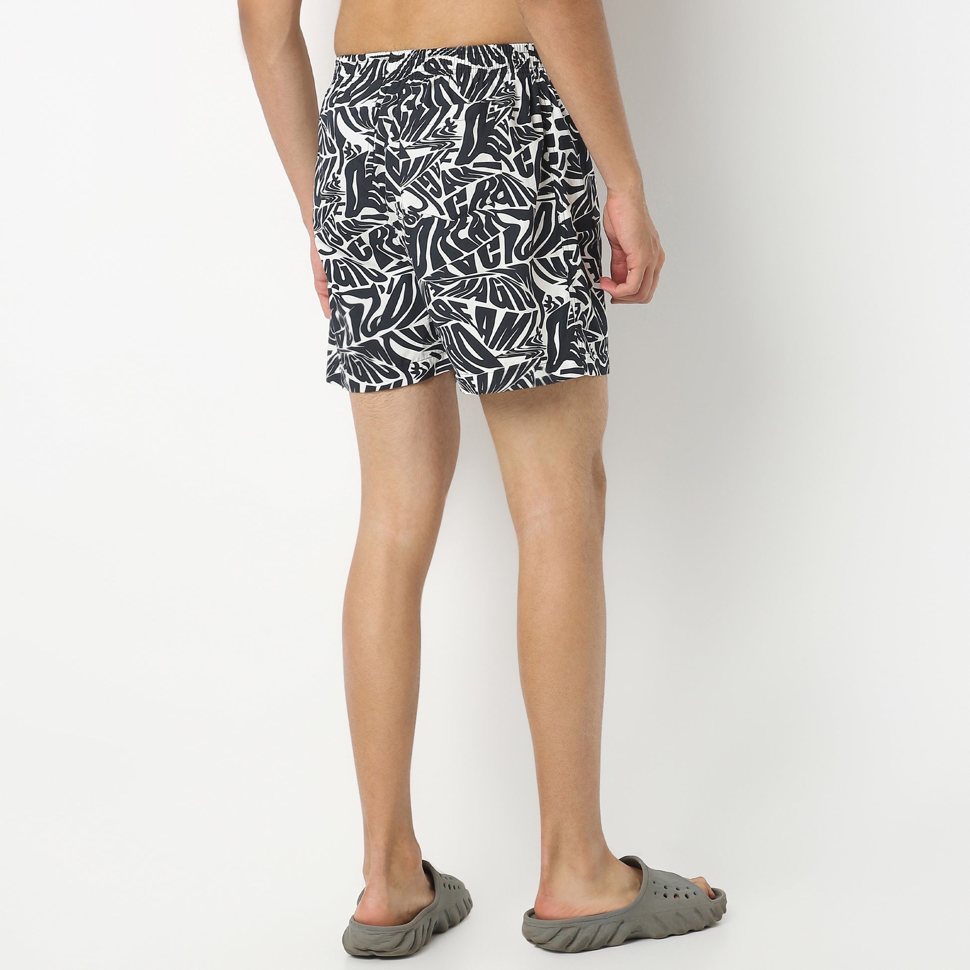 Regular Fit Printed Above Knee Mid Rise Shorts