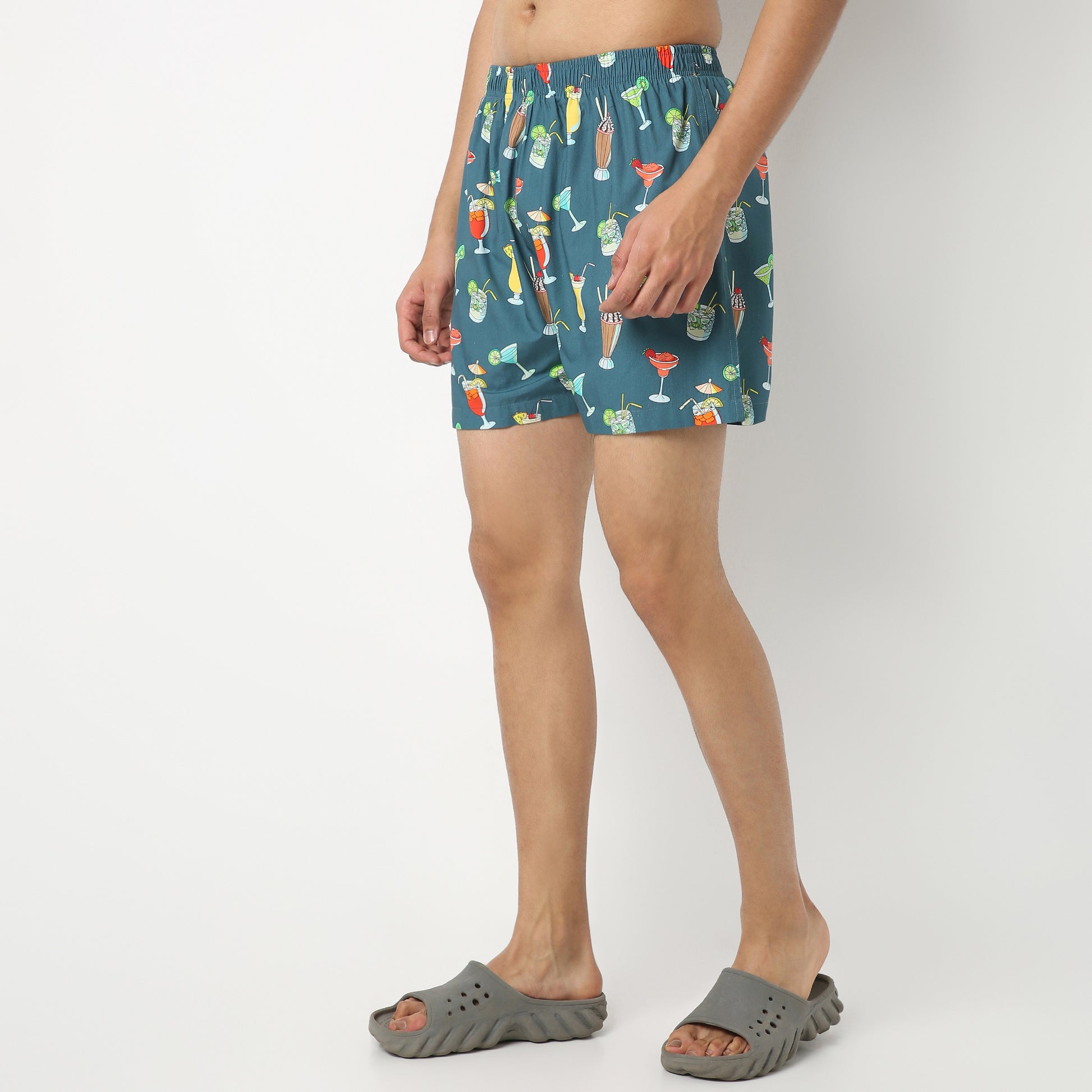 Regular Fit Printed Above Knee Mid Rise Shorts