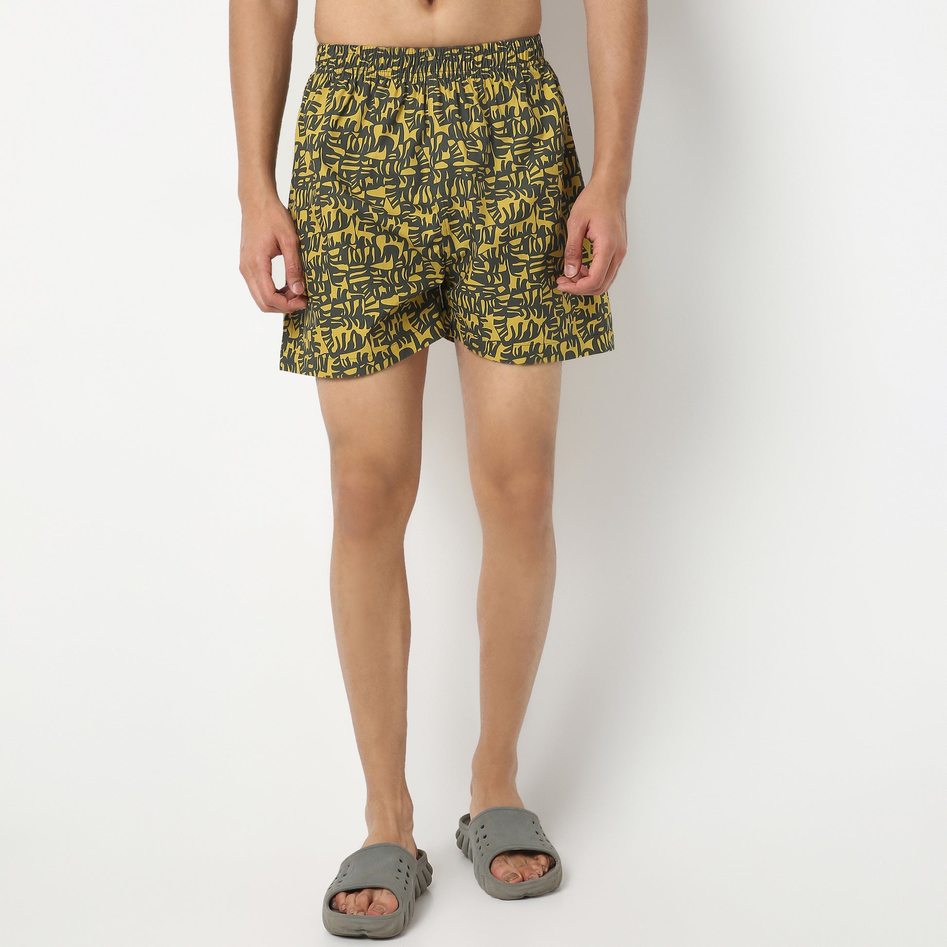 Regular Fit Printed Above Knee Mid Rise Shorts