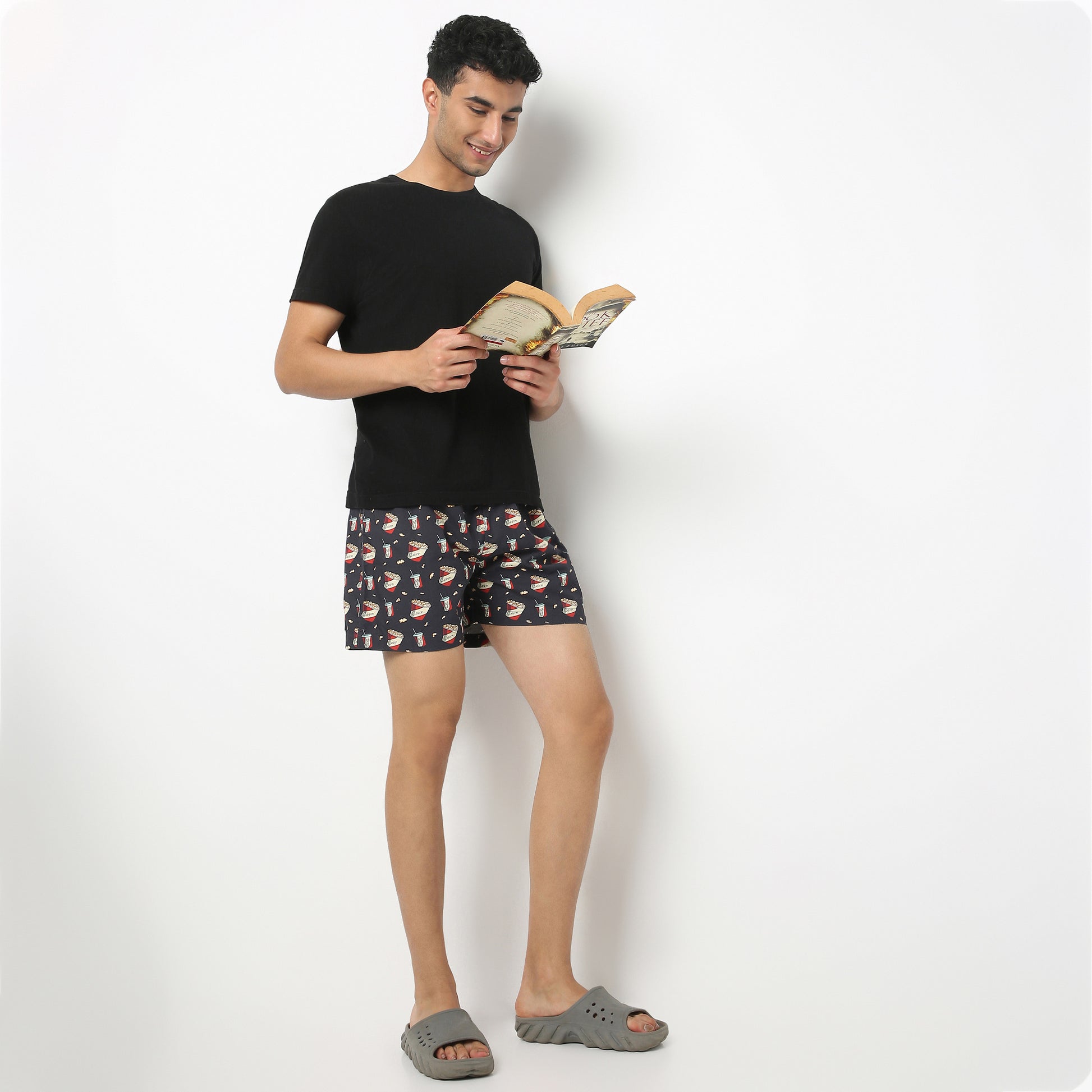 Regular Fit Printed Above Knee Mid Rise Shorts