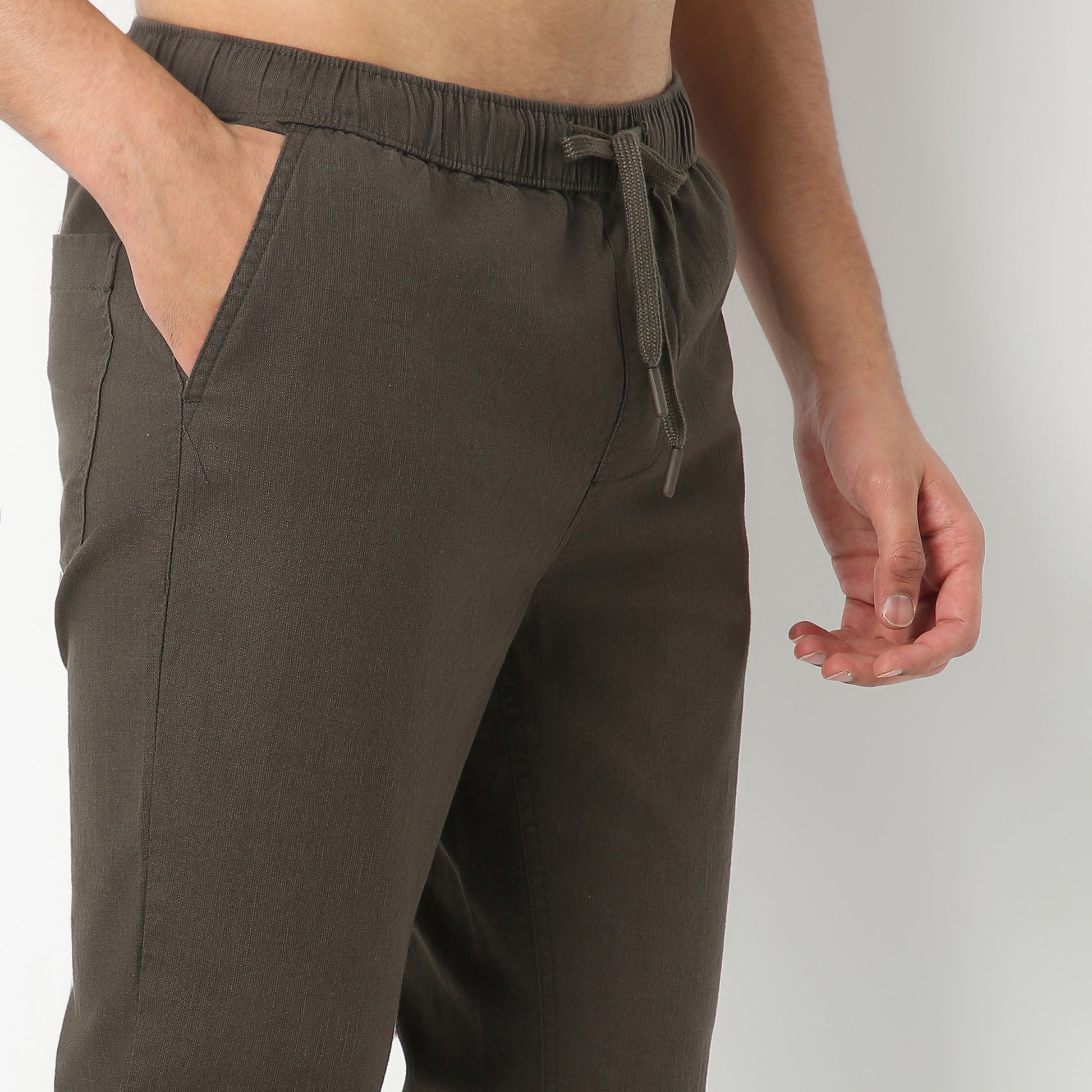 Regular Fit Solid Ankle Length Mid Rise Pants