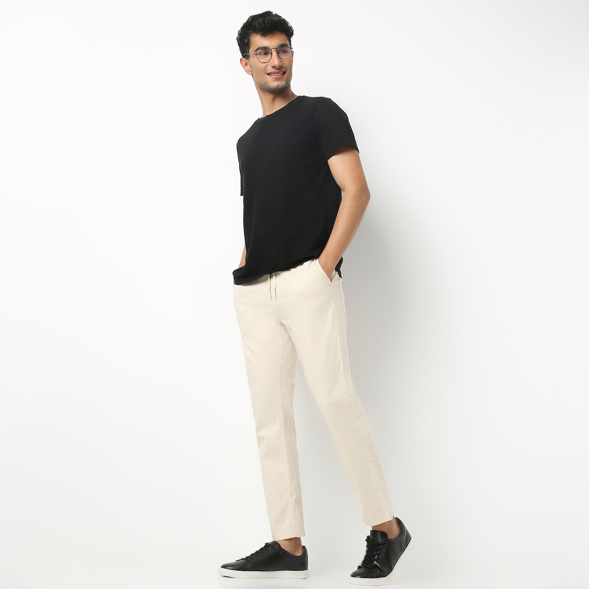 Regular Fit Solid Ankle Length Mid Rise Pants