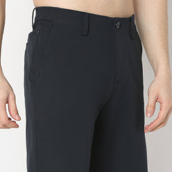 Regular Fit Solid Above Knee Mid Rise Shorts