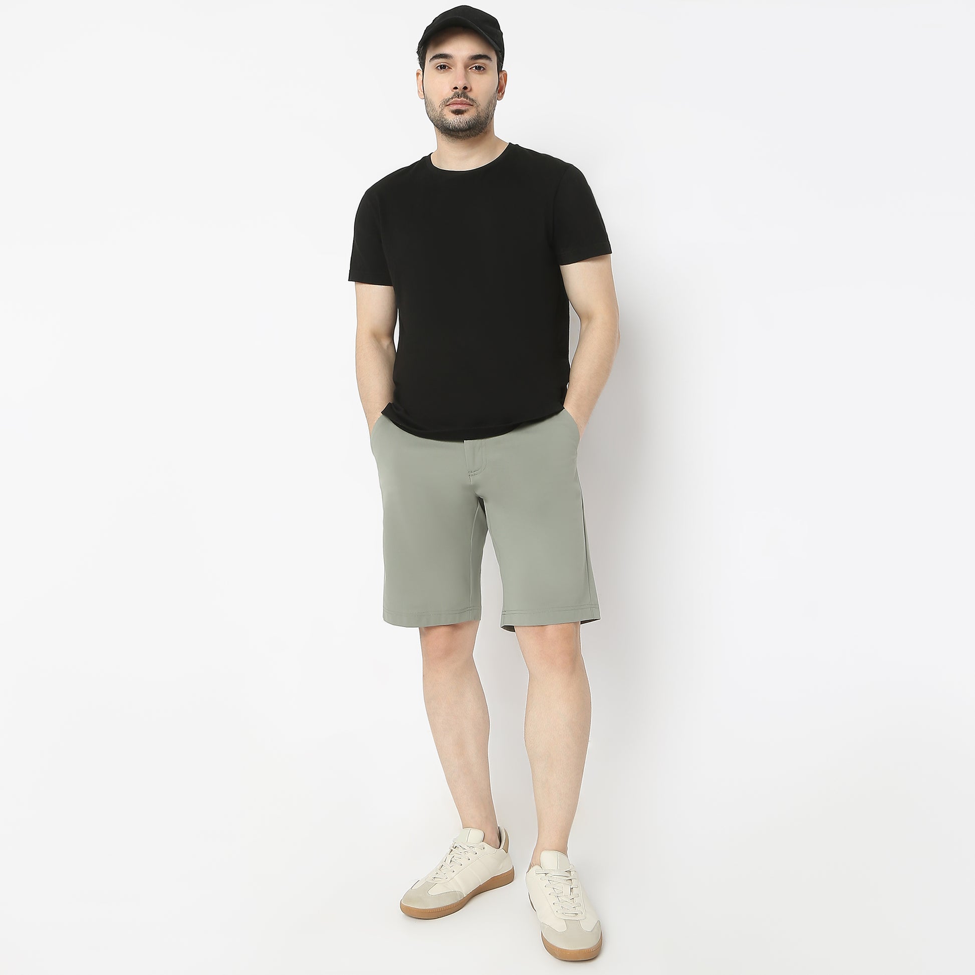 Regular Fit Solid Above Knee Mid Rise Shorts