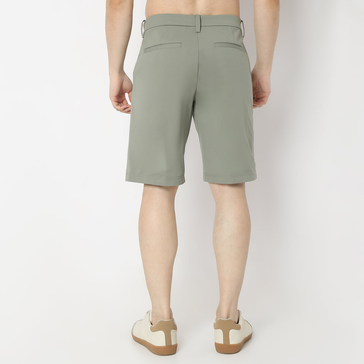 Regular Fit Solid Above Knee Mid Rise Shorts