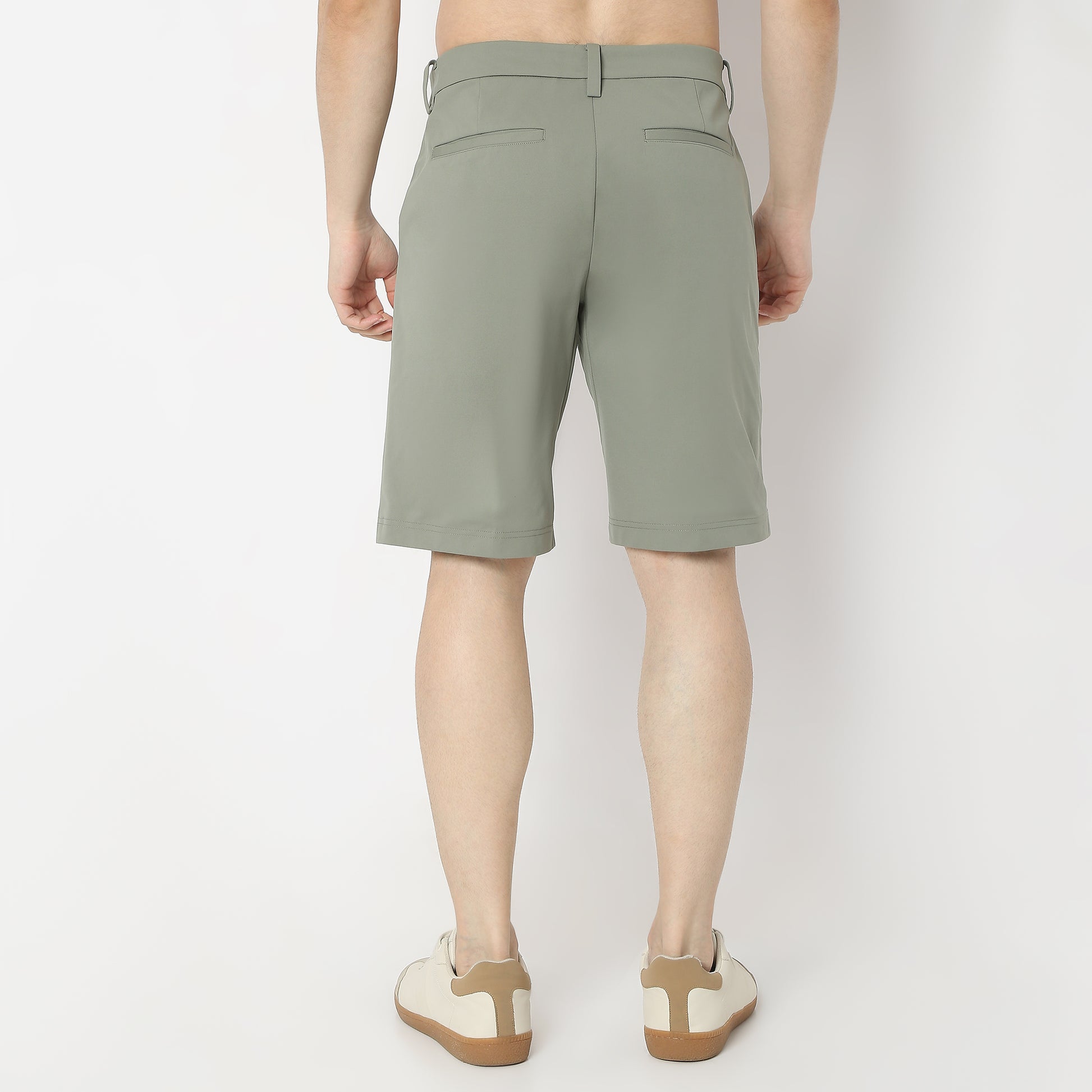 Regular Fit Solid Above Knee Mid Rise Shorts