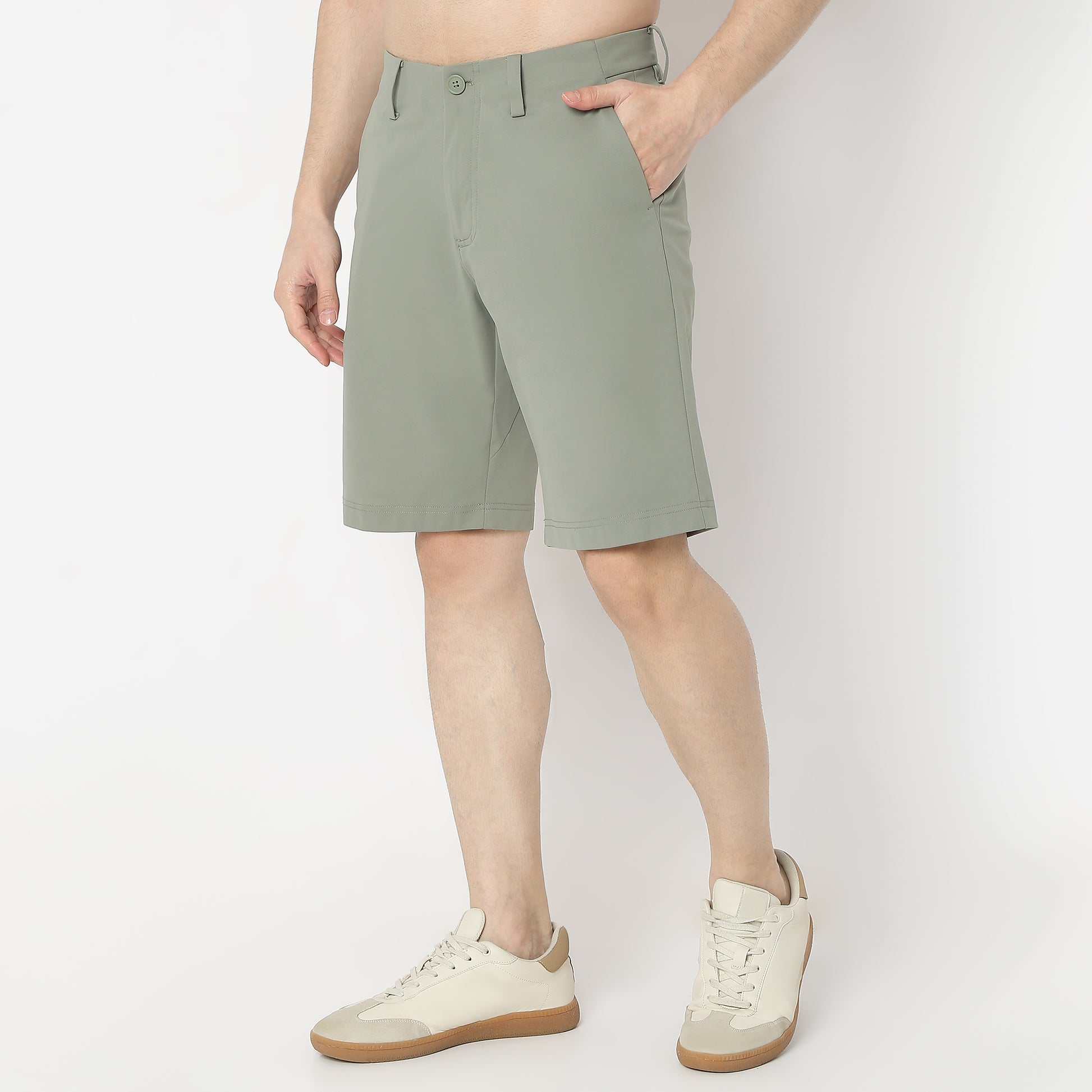 Regular Fit Solid Above Knee Mid Rise Shorts