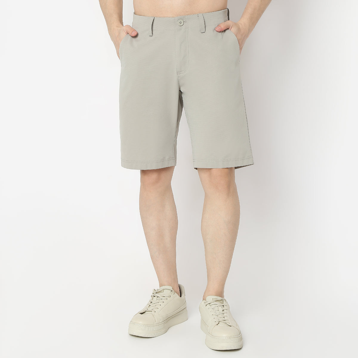 Regular Fit Solid Above Knee Mid Rise Shorts