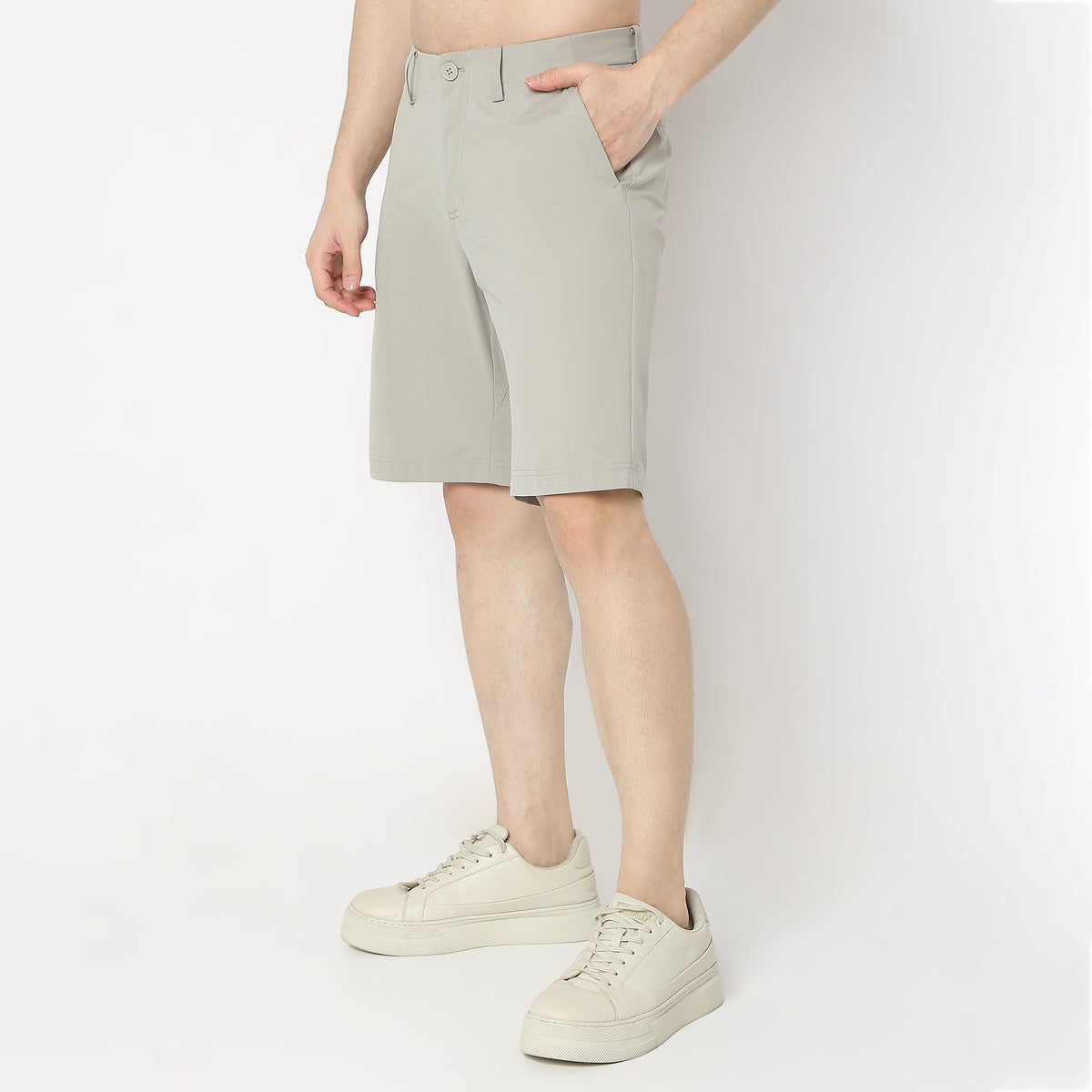 Regular Fit Solid Above Knee Mid Rise Shorts