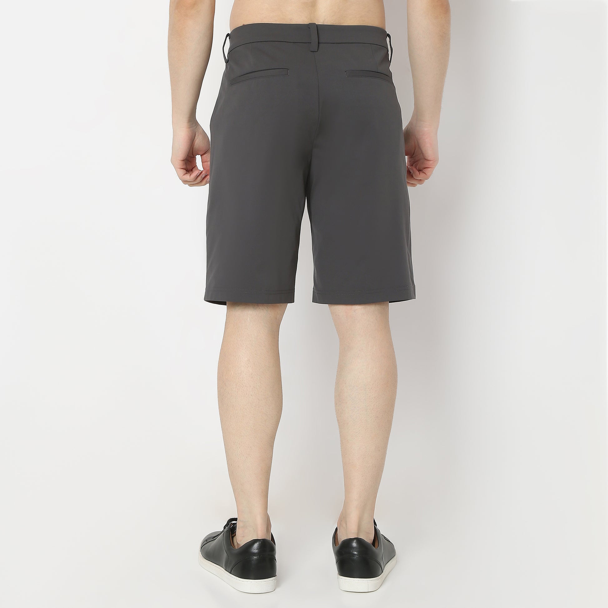 Regular Fit Solid Above Knee Mid Rise Shorts