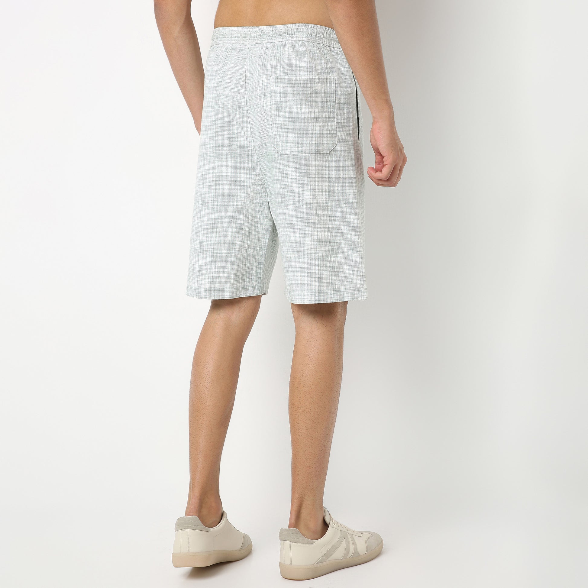 Regular Fit Solid Above Knee Mid Rise Shorts