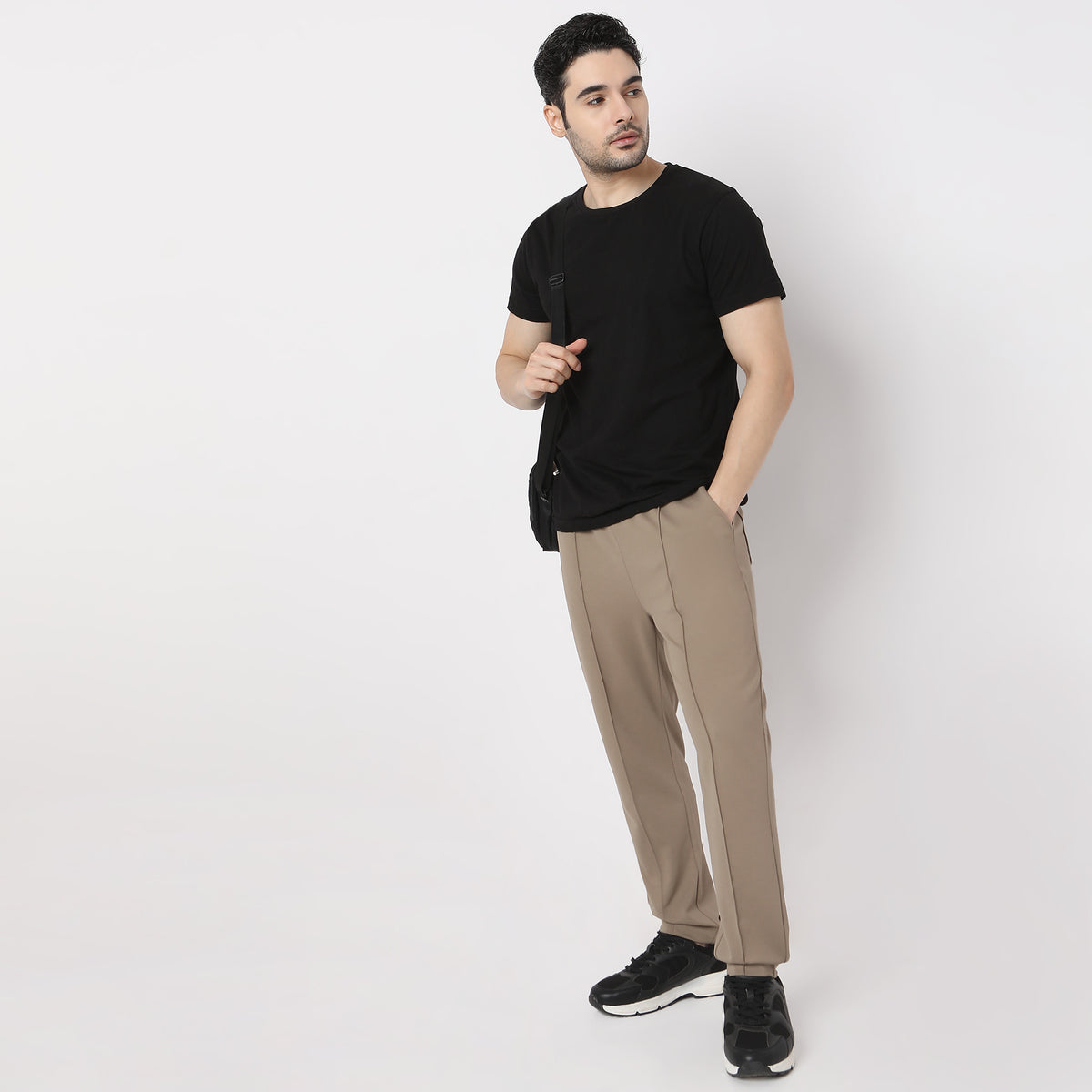 Regular Fit Solid Mid Rise Trousers