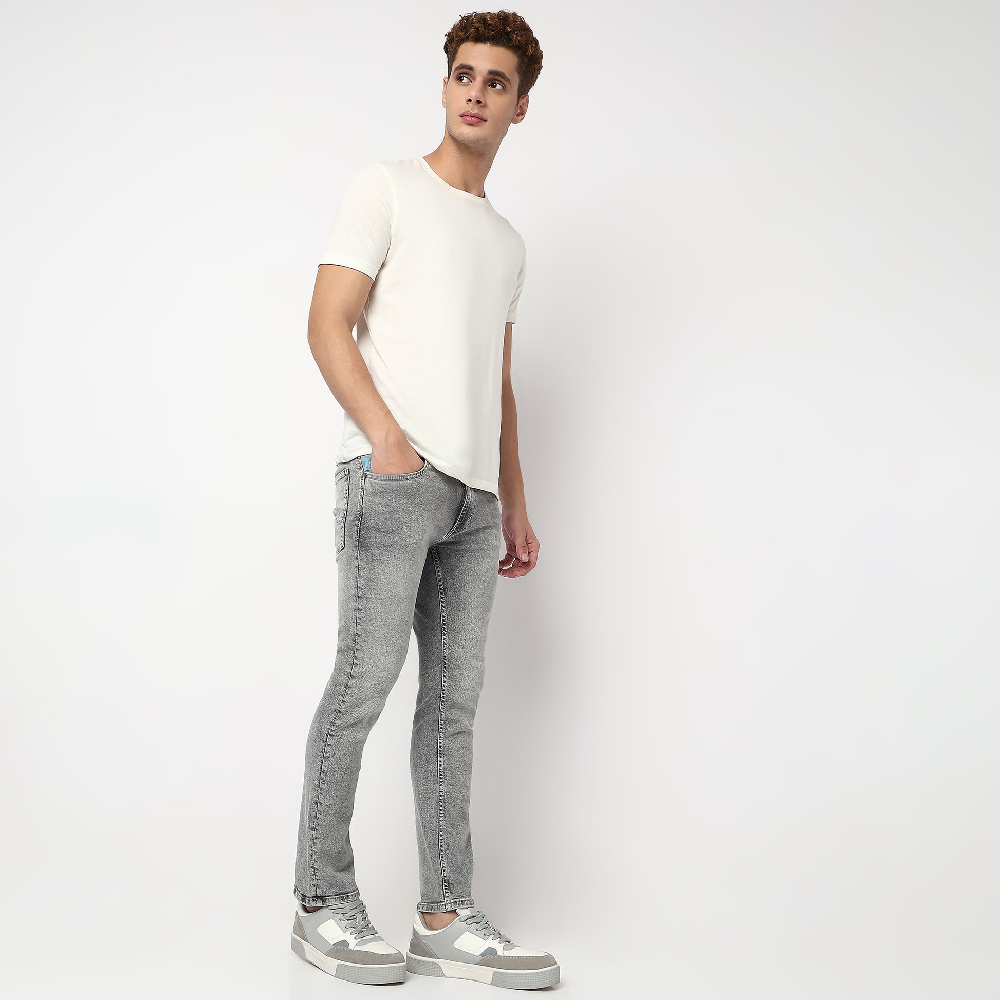 Slim Fit Fully Bleached Textured Look Ankle Length Jeans