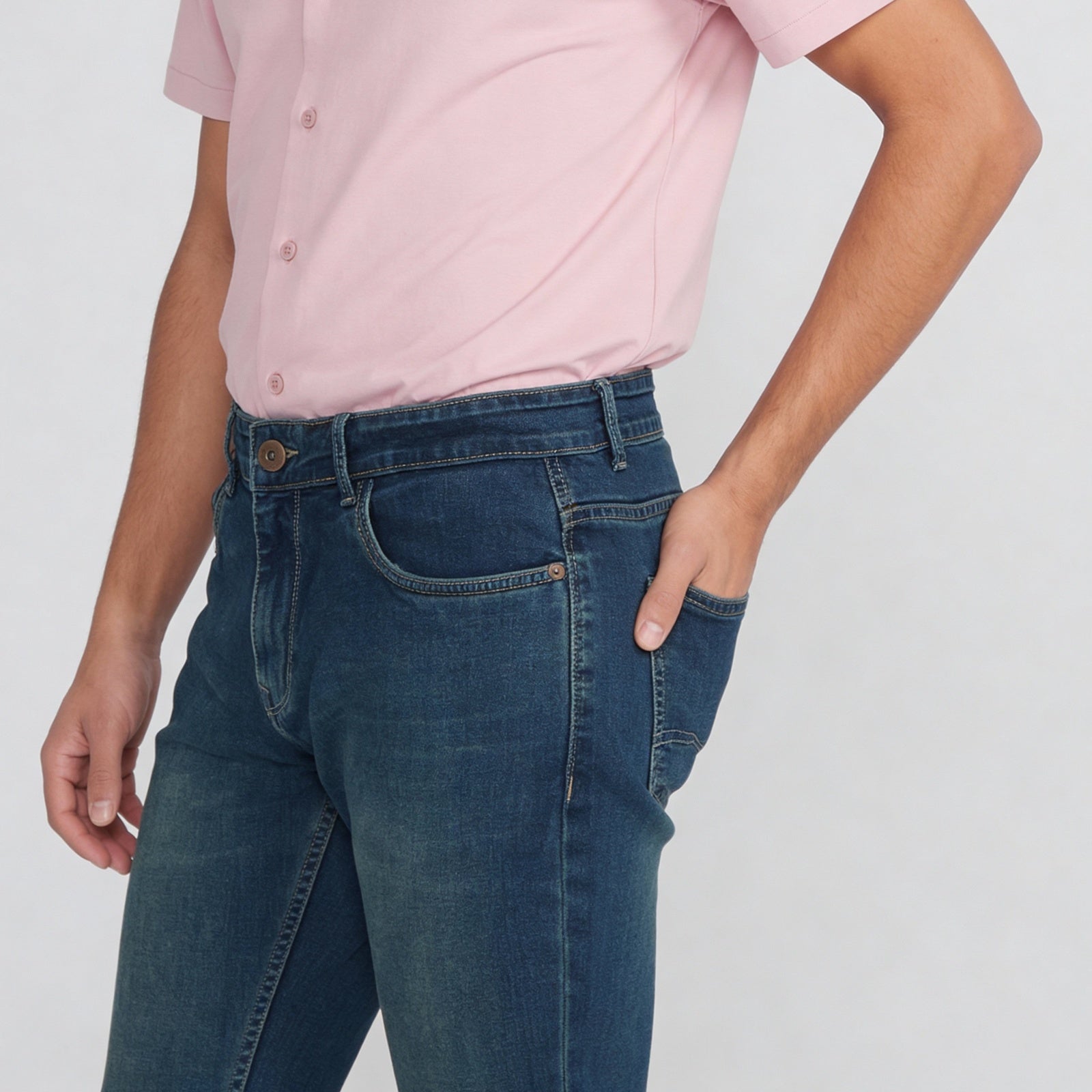 Relaxed Fit Essentials Jeans