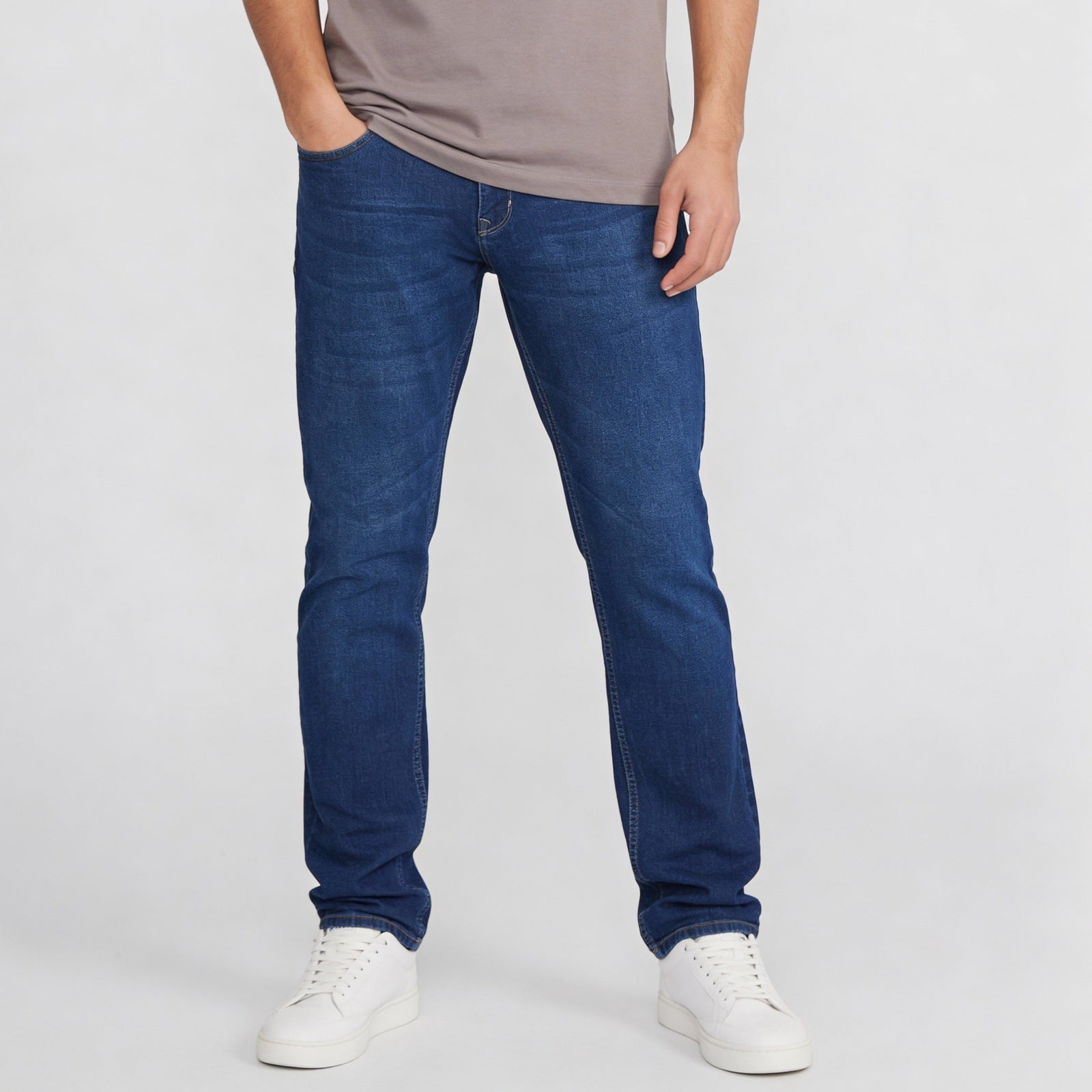 Relaxed Fit Essentials Jeans